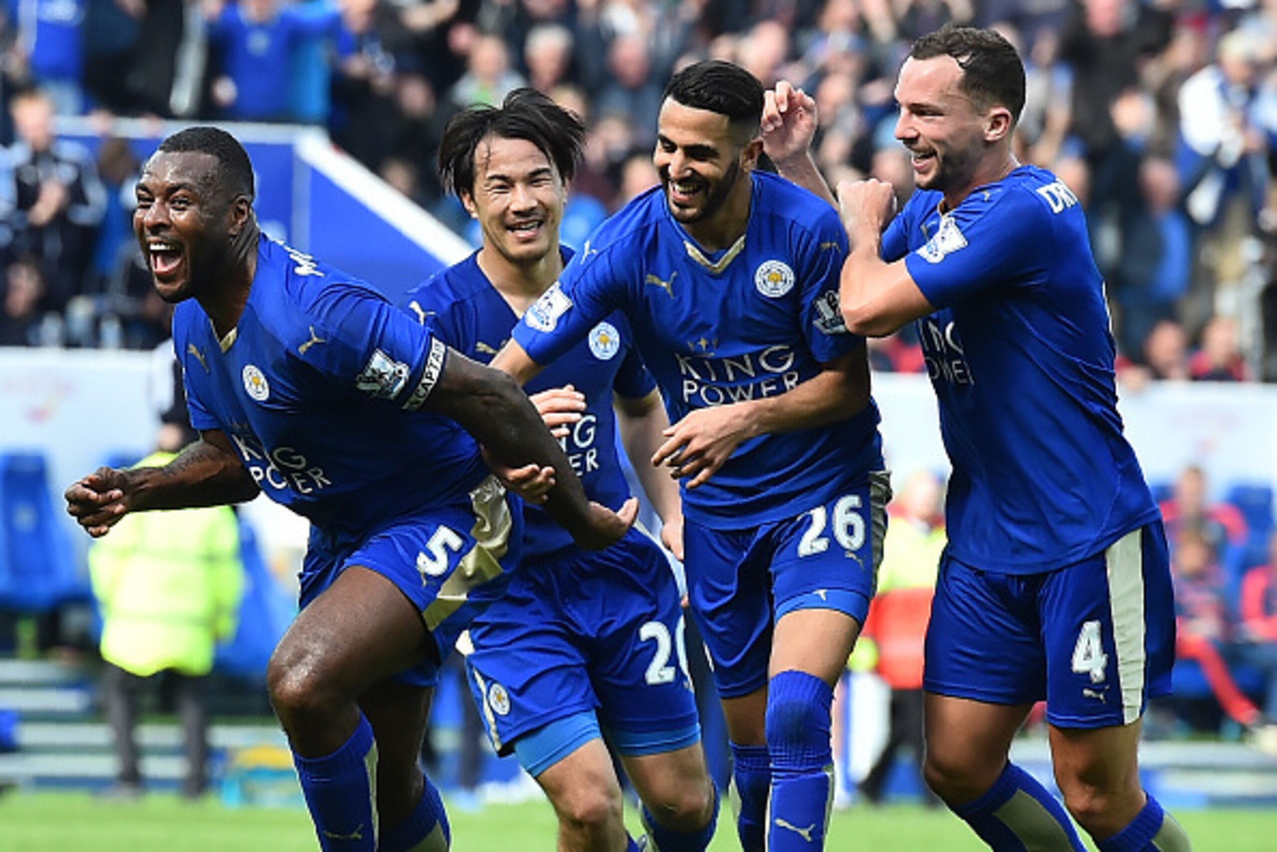 Leicester City's English defender Wes Morgan (L) celebrates after scoring during the English Premier League football match between Leicester City and Southampton at King Power Stadium in Leicester, central England on April 3, 2016. / AFP / BEN STANSALL / 
