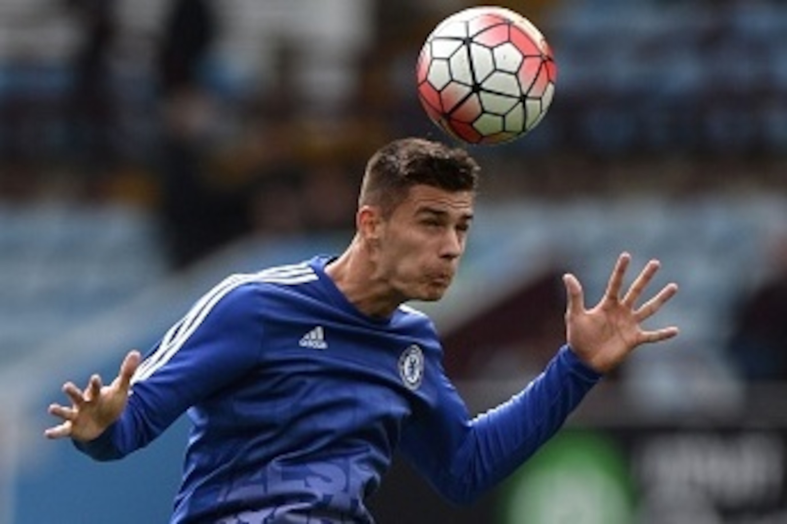 Chelsea's US defender Matt Miazga warms up before the English Premier League football match between Aston Villa and Chelsea at Villa Park in Birmingham, central England on April 2, 2016. / AFP / OLI SCARFF / RESTRICTED TO EDITORIAL USE. No use with unauth