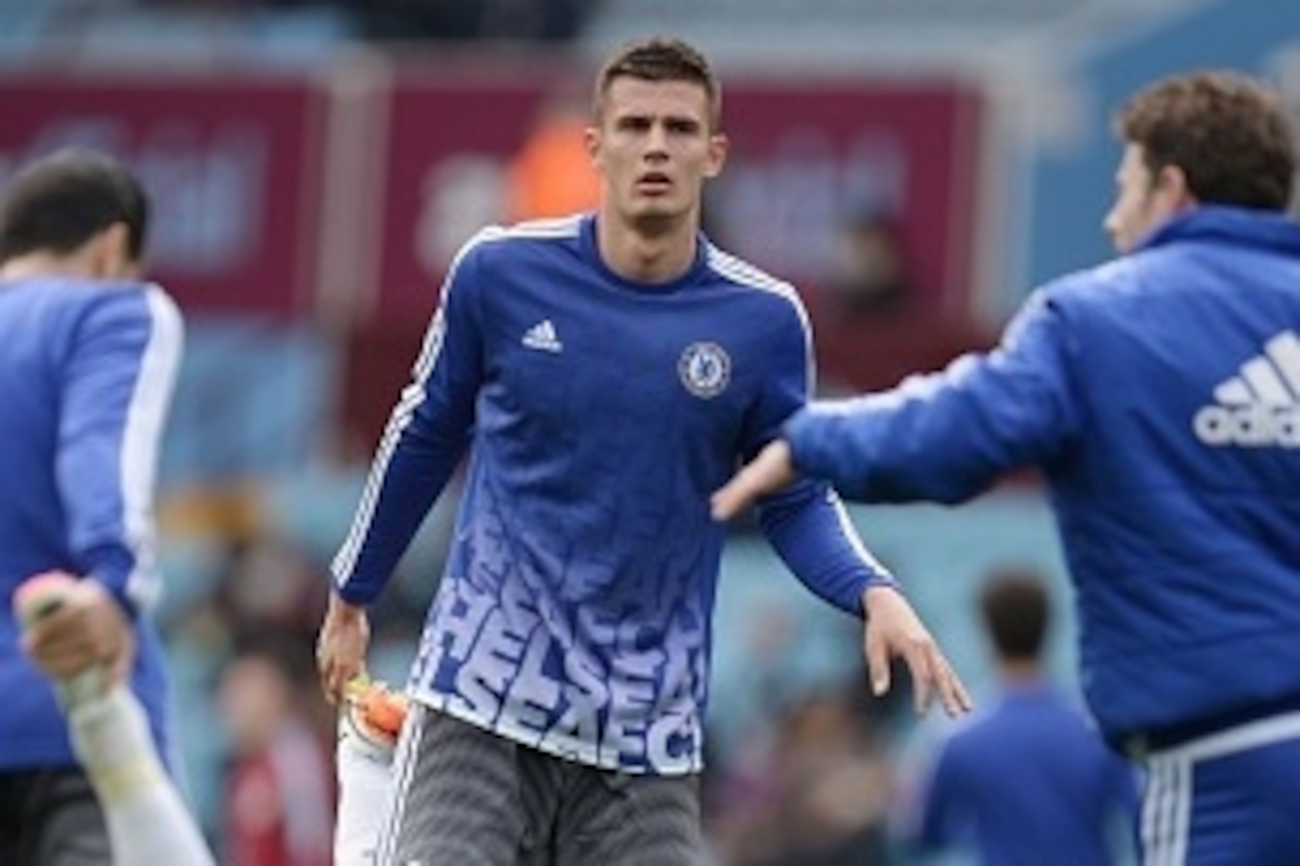 Chelsea's US defender Matt Miazga (C) warms up before the English Premier League football match between Aston Villa and Chelsea at Villa Park in Birmingham, central England on April 2, 2016. / AFP / OLI SCARFF / RESTRICTED TO EDITORIAL USE. No use with un