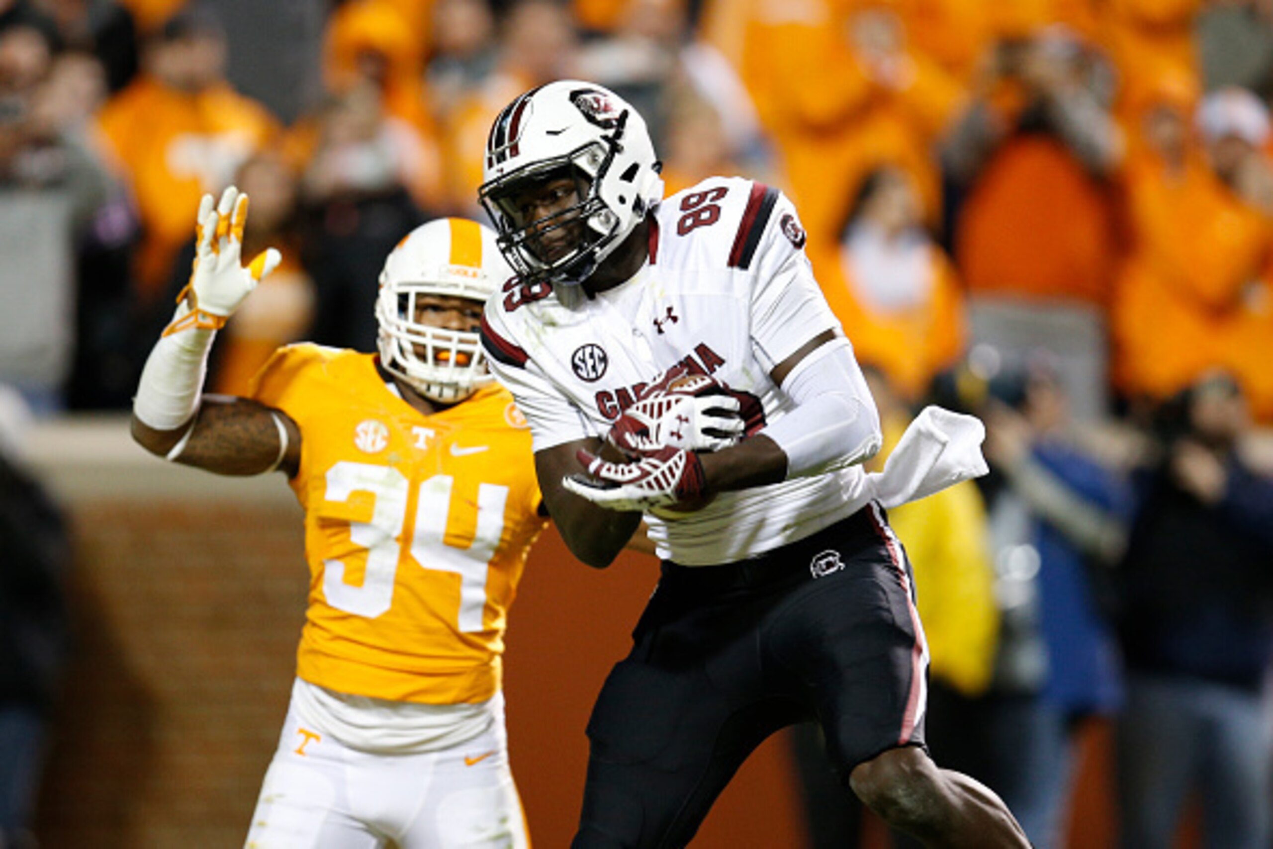 KNOXVILLE, TN - NOVEMBER 7: Jerell Adams #89 of the South Carolina Gamecocks scores a touchdown on a 7-yard reception against Darrin Kirkland Jr. #34 of the Tennessee Volunteers in the third quarter of a game at Neyland Stadium on November 7, 2015 in Knox