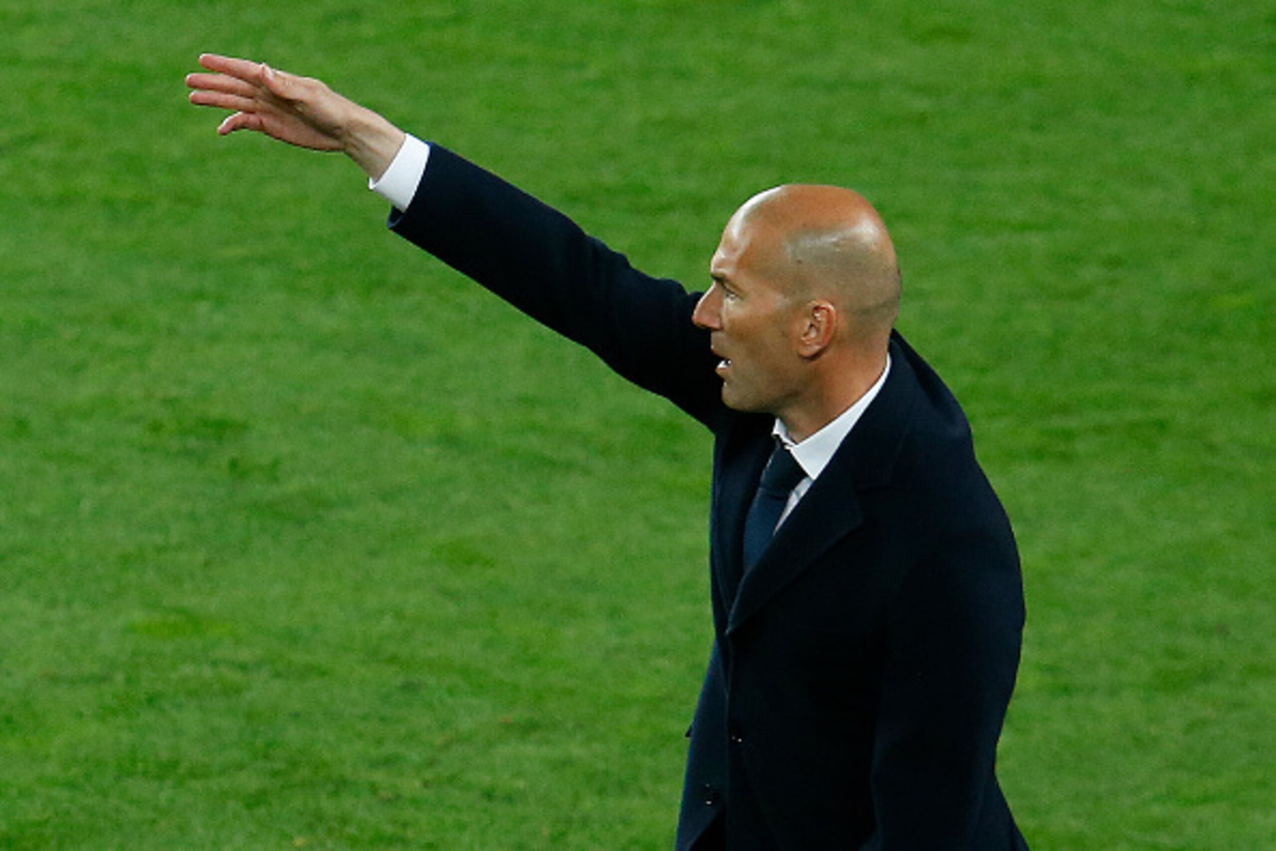 Real Madrid's French coach Zinedine Zidane gestures from the sideline during the Spanish league 'Clasico' football match FC Barcelona vs Real Madrid CF at the Camp Nou stadium in Barcelona on April 2, 2016. / AFP / PAU BARRENA        (Photo credit should 