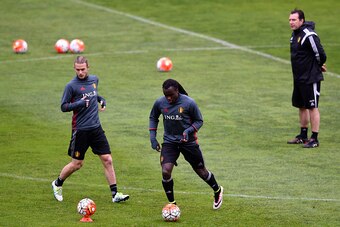 Belgian coach Marc Wilmots (R) stands next to Belgian defender Jordan Lukaku (C) during a training session at Magalhaes Pessoa stadium in Leiria on March 28, 2016, on the eve of the  friendly football match Portugal vs Begium in preparation for the upcomi