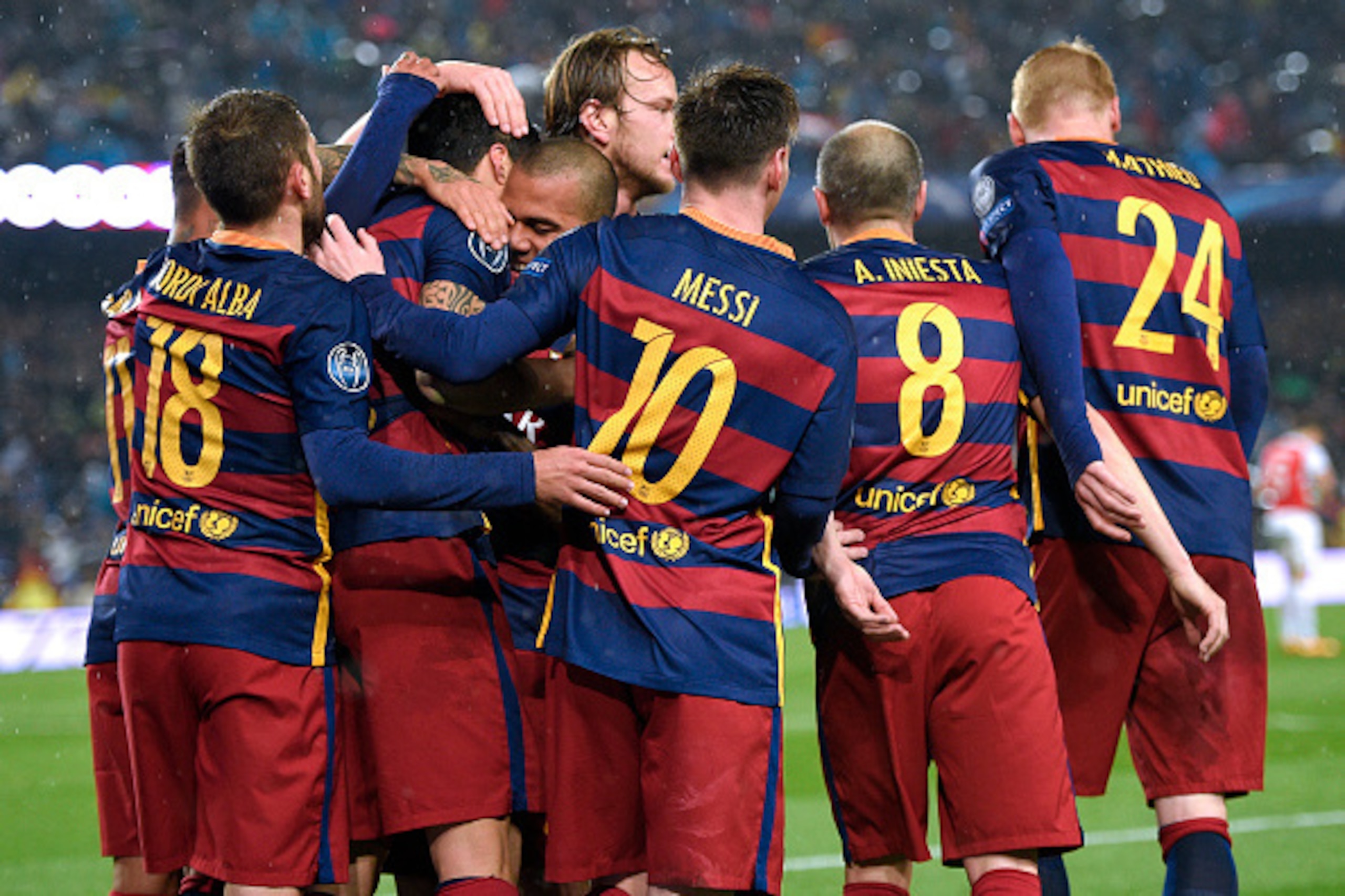 Barcelona's players celebrate their second goal during the UEFA Champions League Round of 16 second leg football match FC Barcelona vs Arsenal FC at the Camp Nou stadium in Barcelona on March 16, 2016.  / AFP / LLUIS GENE        (Photo credit should read 
