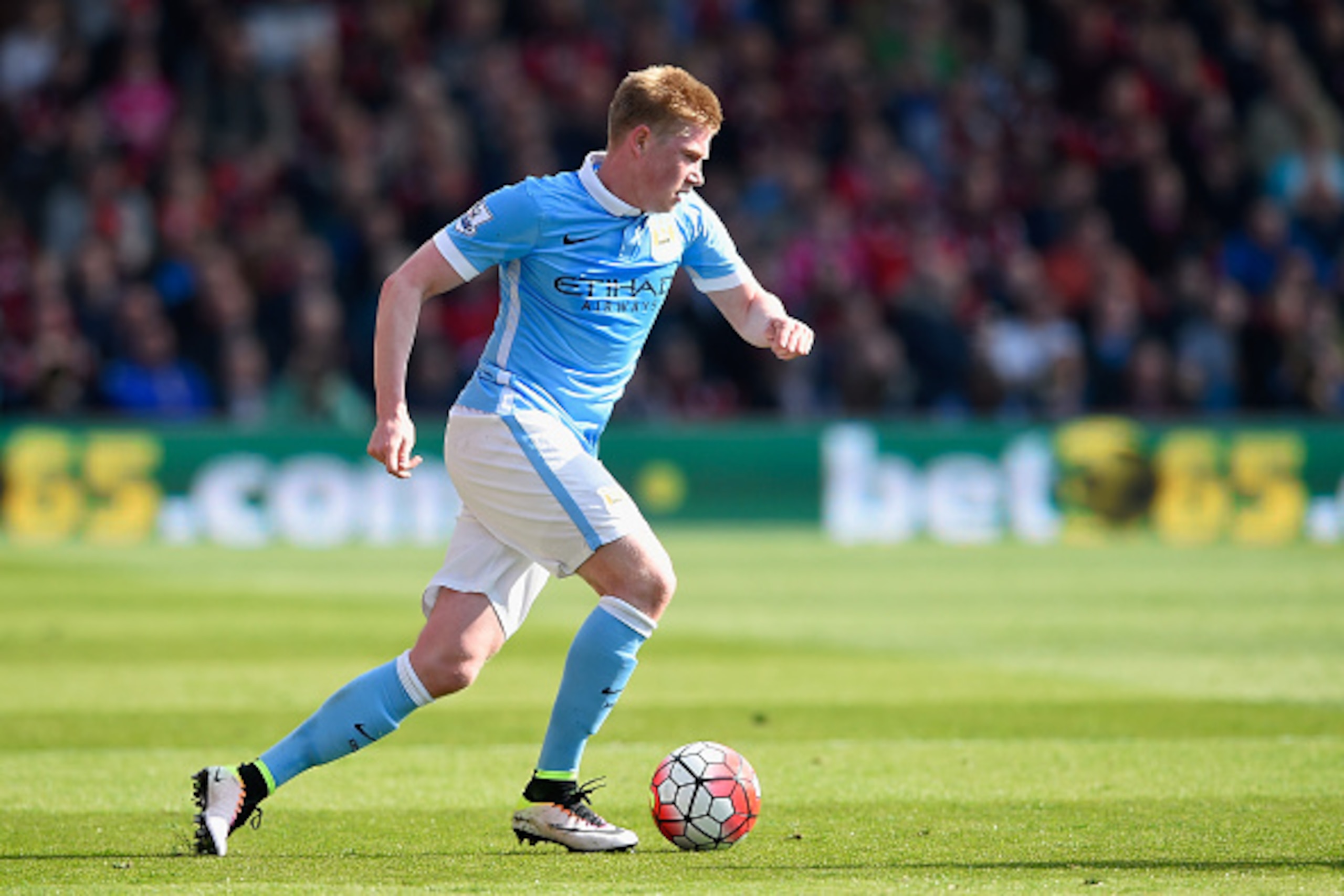 BOURNEMOUTH, ENGLAND - APRIL 02:  Kevin De Bruyne of Manchester City in action during the Barclays Premier League match between AFC Bournemouth and Manchester City at Vitality Stadium on April 2, 2016 in Bournemouth, England.  (Photo by Mike Hewitt/Getty 