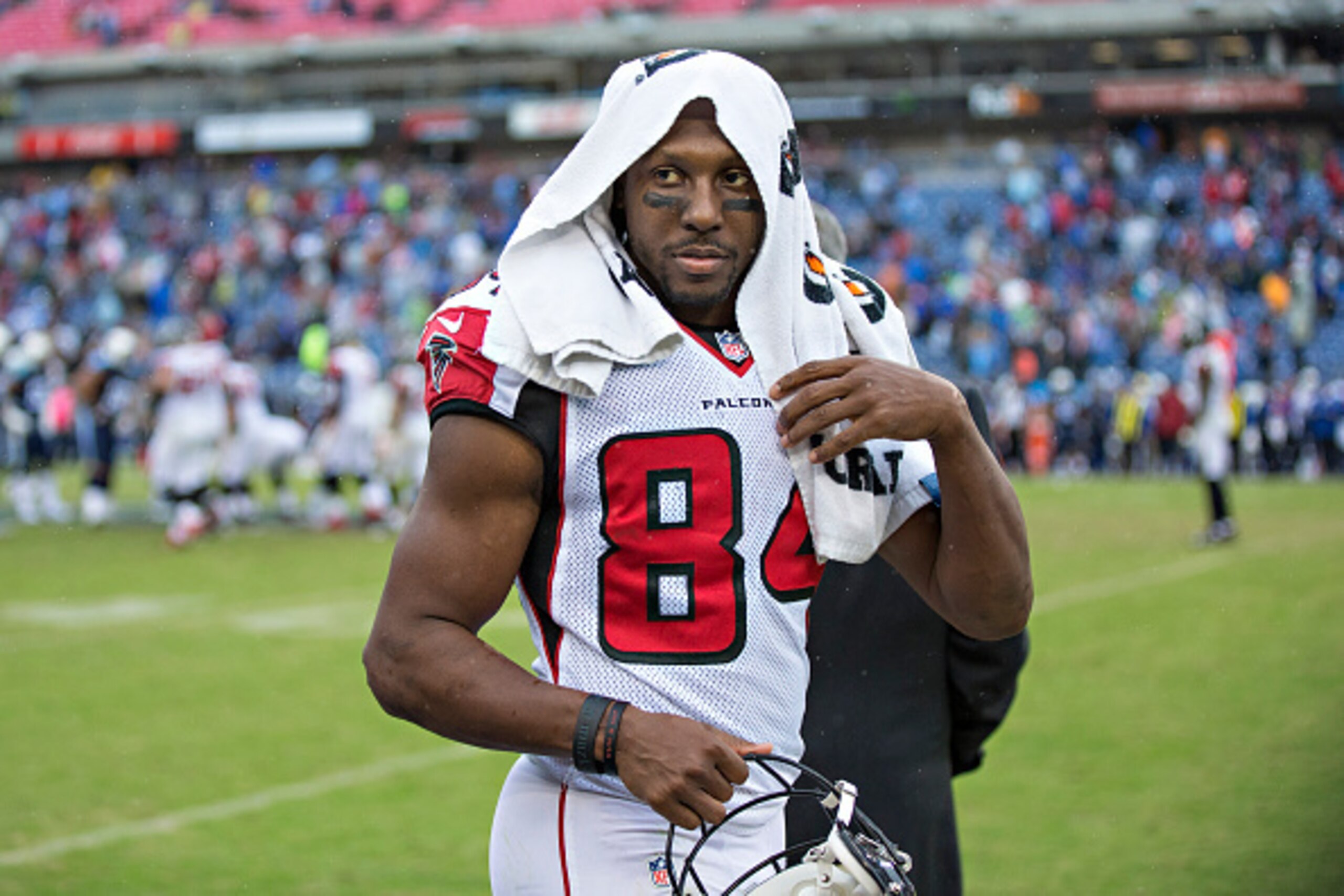 NASHVILLE, TN - OCTOBER 25: Roddy White #84 of the Atlanta Falcons on the sidelines during a game against the Tennessee Titans at Nissan Stadium on October 25, 2015 in Nashville, Tennessee. The Falcons defeated the Titans 10-7. (Photo by Wesley Hitt/Getty NASHVILLE, TN - OCTOBER 25: Roddy White #84 of the Atlanta Falcons on the sidelines during a game against the Tennessee Titans at Nissan Stadium on October 25, 2015 in Nashville, Tennessee. The Falcons defeated the Titans 10-7. (Photo by Wesley Hitt/Getty