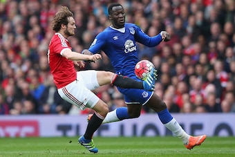 MANCHESTER, ENGLAND - APRIL 03:  Daley Blind of Manchester United challenges Romelu Lukaku of Everton during the Barclays Premier League match between Manchester United and Everton at Old Trafford on April 3, 2016 in Manchester, England.  (Photo by Alex L