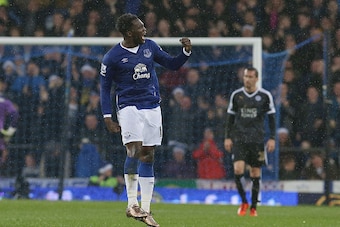 LIVERPOOL, ENGLAND - DECEMBER 19: Romelu Lukaku of Everton celebrates scoring his team's first goal during the Barclays Premier League match between Everton and Leicester City at Goodison Park on December 19, 2015 in Liverpool, England.  (Photo by Nigel R