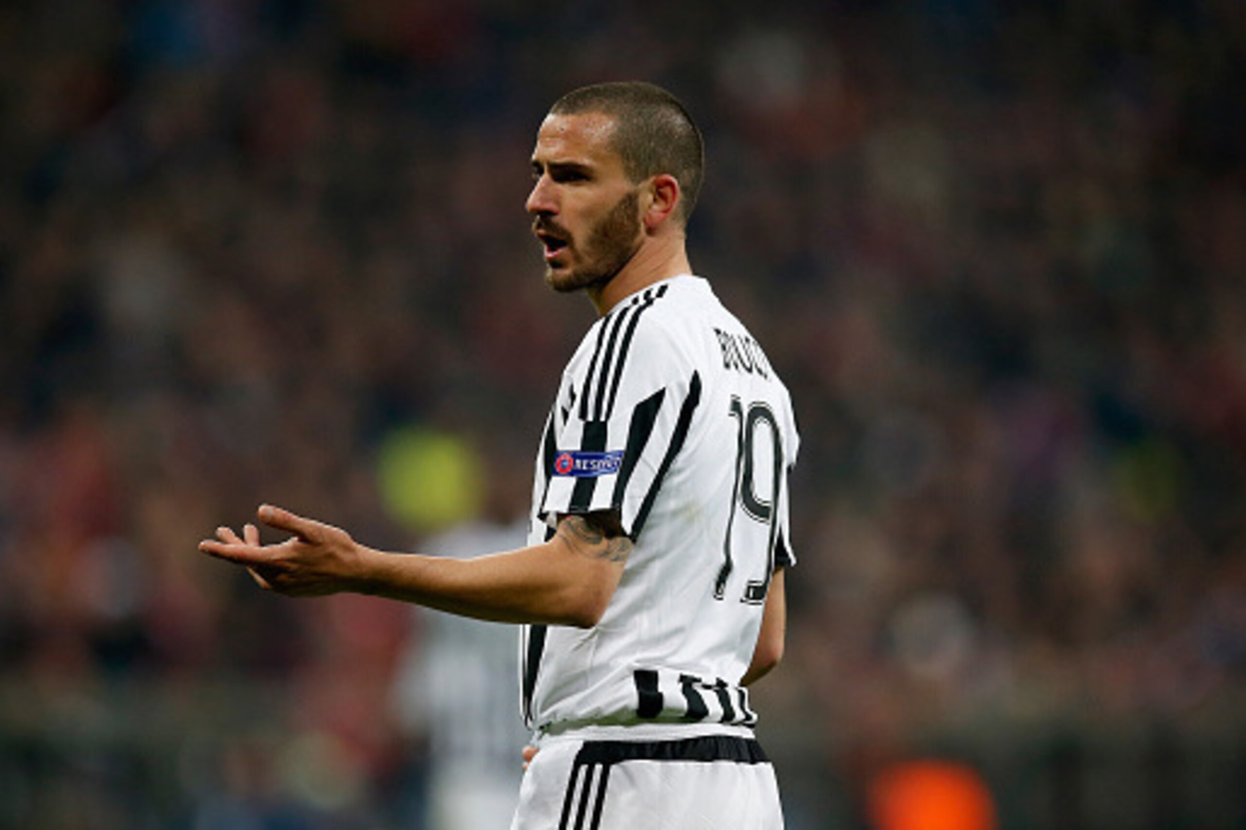 MUNICH, GERMANY - MARCH 16: Leonardo Bonucci of Juventus Turin gestures during the UEFA Champions League round of 16 second leg match between FC Bayern Muenchen and Juventus Turin at Allianz Arena on March 16, 2016 in Munich, Germany.  (Photo by Boris Str