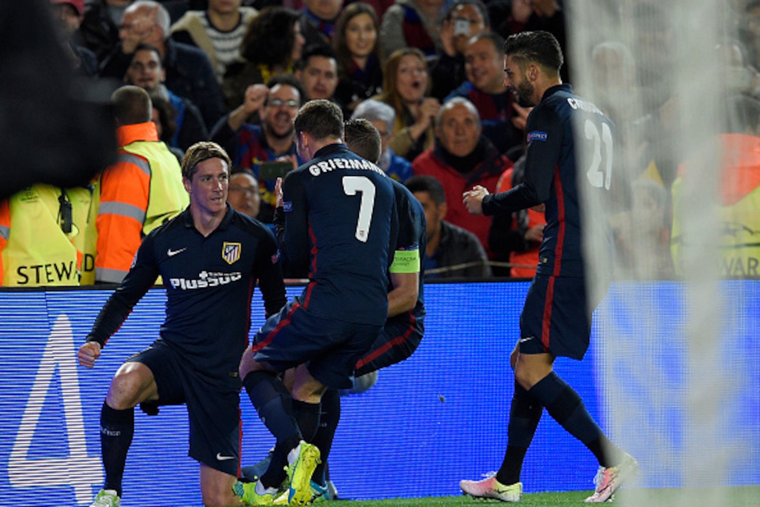 Atletico Madrid's forward Fernando Torres (L) celebrates with teammates after scoring during the UEFA Champions League quarter finals first leg football match FC Barcelona vs Atletico de Madrid at the Camp Nou stadium in Barcelona on April 5, 2016. / AFP Atletico Madrid's forward Fernando Torres (L) celebrates with teammates after scoring during the UEFA Champions League quarter finals first leg football match FC Barcelona vs Atletico de Madrid at the Camp Nou stadium in Barcelona on April 5, 2016. / AFP
