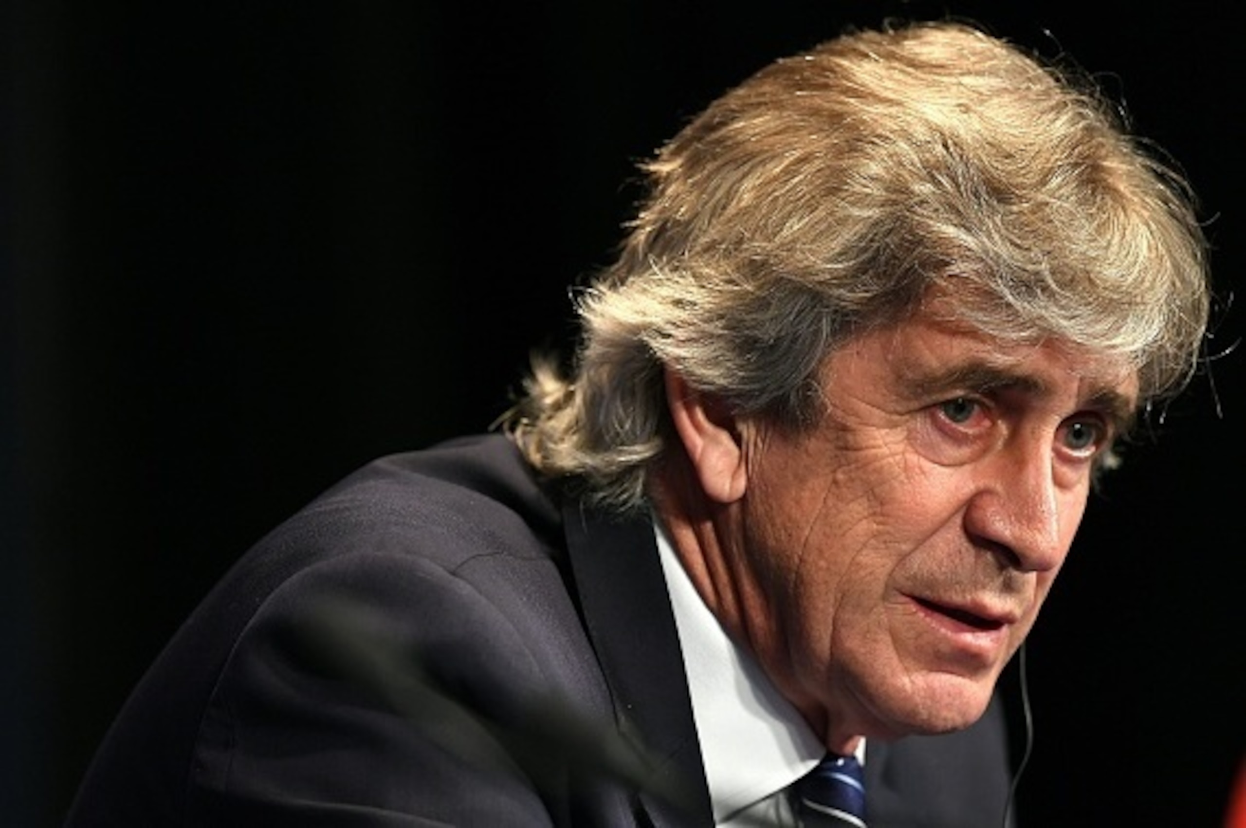 Manchester City's Chilean manager Manuel Pellegrini gives a press conference on the eve of the team's UEFA Champions League football match against Paris Saint-Germain, on April 5, 2016 at the Parc des Princes stadium in Paris. / AFP / FRANCK FIFE        (