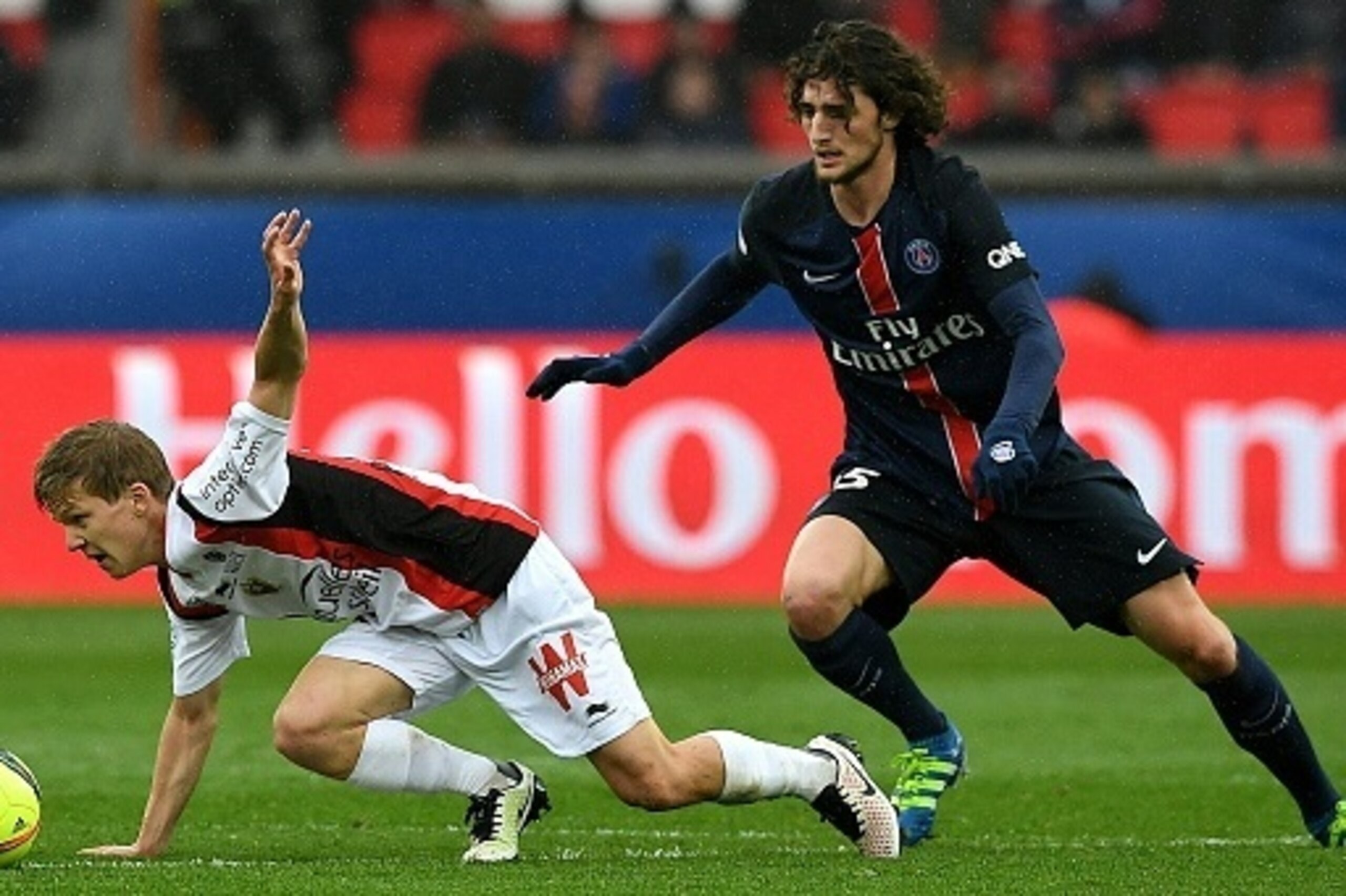 Paris Saint-Germain's French midfielder Adrien Rabiot (R) vies with Nice's French midfielder Vincent Koziello during the French L1 football match between Paris Saint-Germain and Nice at the Parc des Princes stadium in Paris on April 2, 2016.   / AFP / FRA