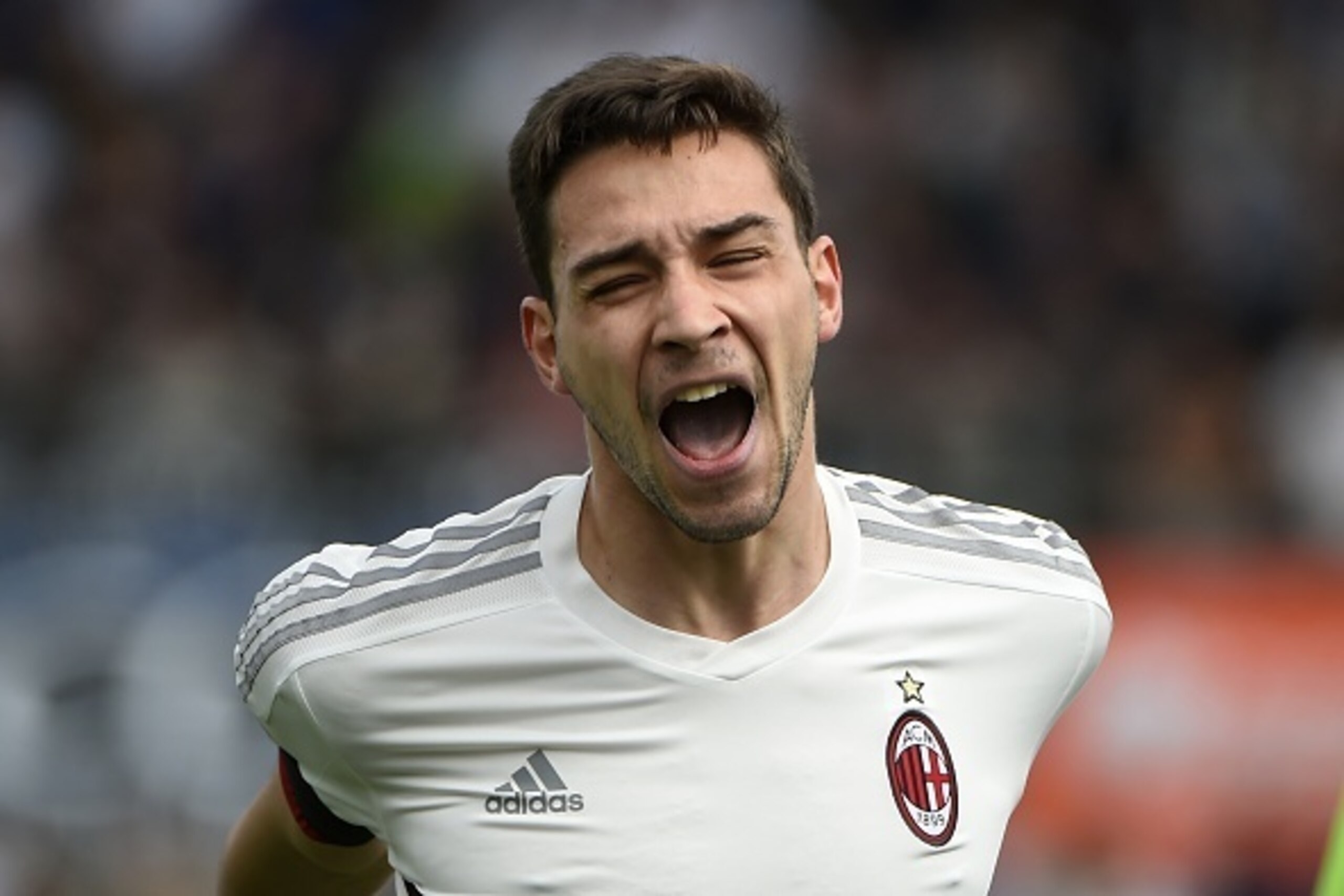 AC Milan's defender from Italy Mattia De Sciglio reacts during the Italian Serie A football match Atalanta vs AC Milanon on April 3, 2016 at the Stadium azzuri in Bergamo. / AFP / OLIVIER MORIN        (Photo credit should read OLIVIER MORIN/AFP/Getty Imag