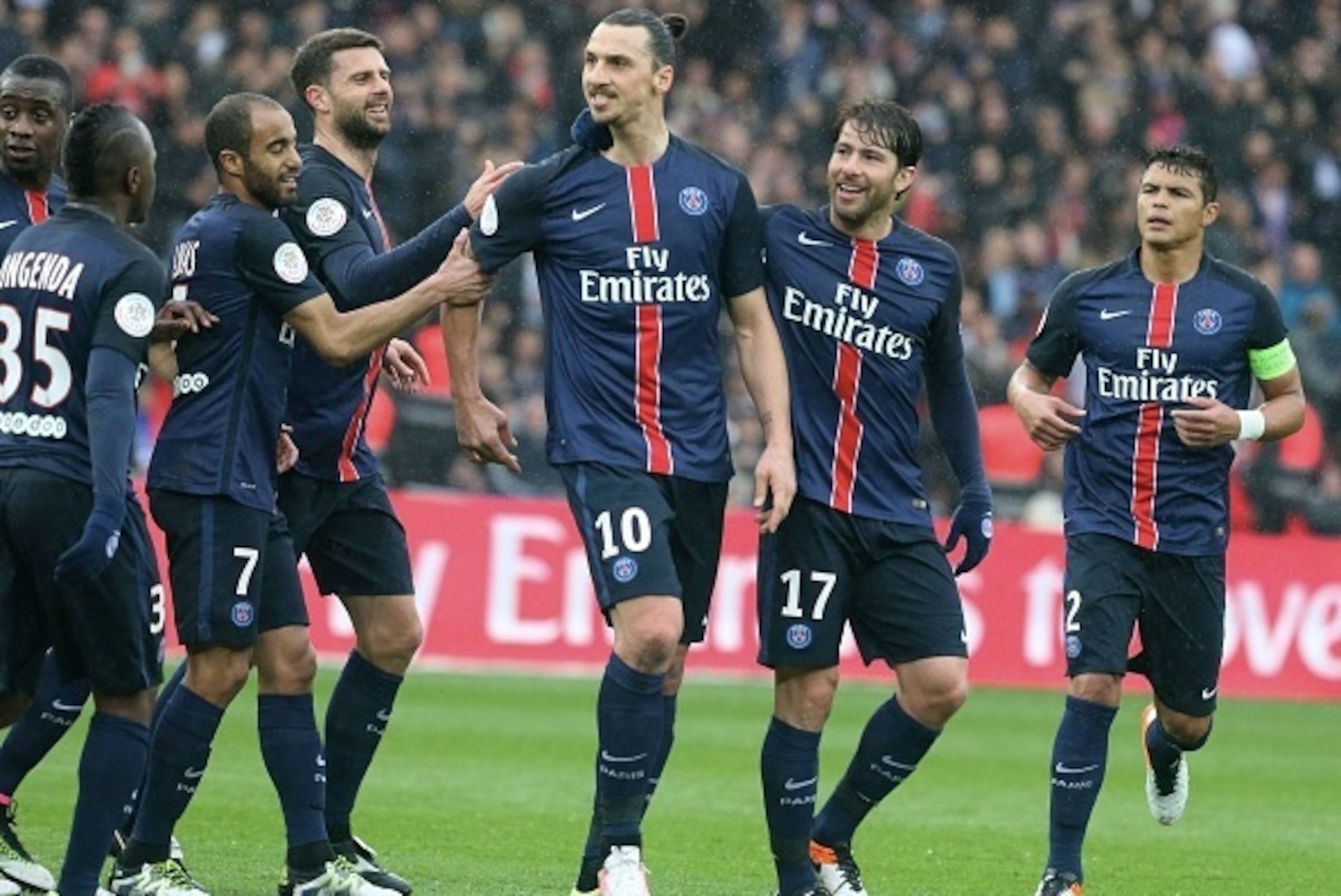 PARIS, FRANCE - APRIL 02:  Zlatan Ibrahimovic #10 of Paris Saint-Germain celebrate his second goal with Lucas Moura #7, Thiago Motta, Maxwell #17 and Thiago Silva #2 during the French Ligue 1 match between Paris Saint-Germain and OGC Nice at Parc des Prin