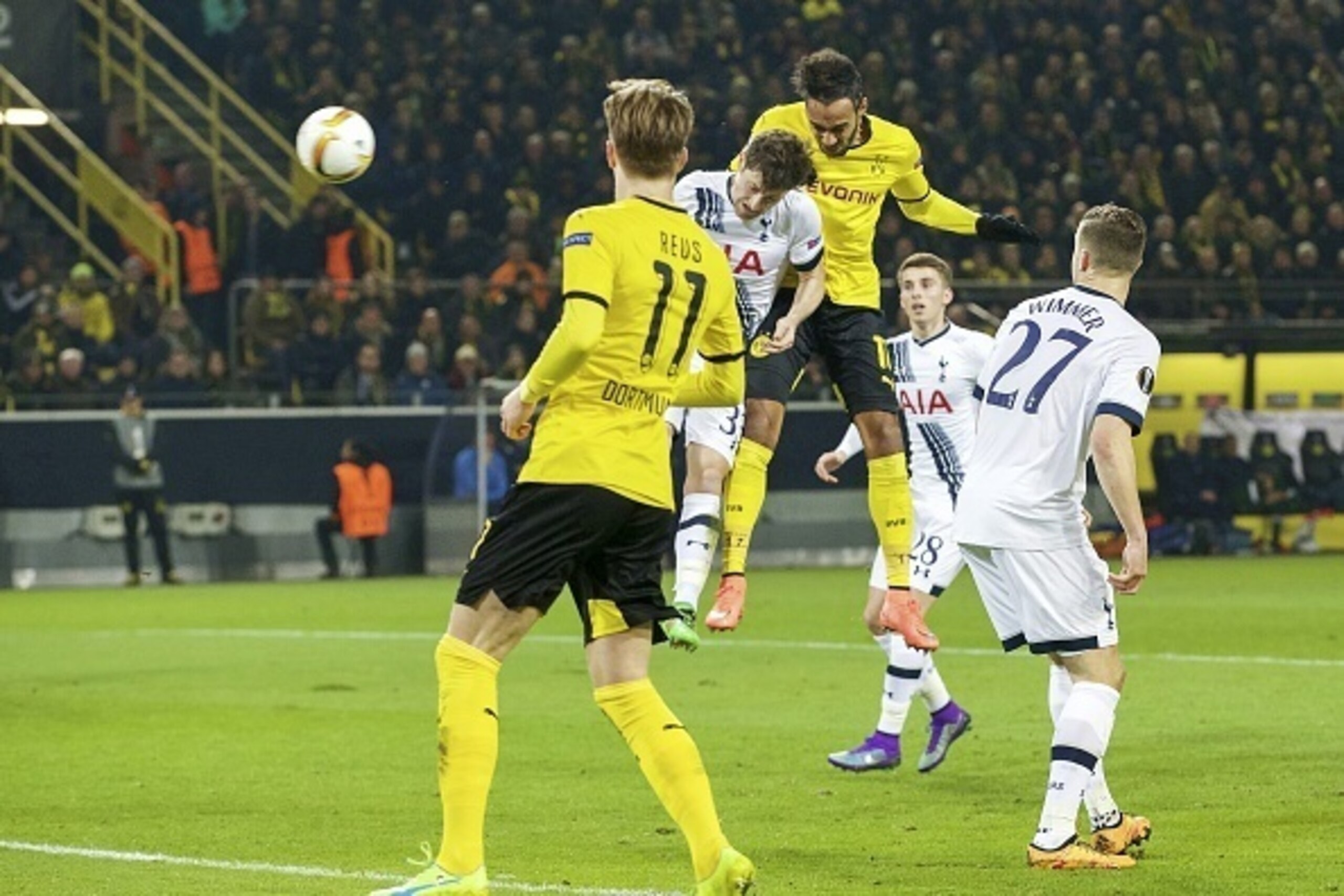 (L-R) Marco Reus of Borussia Dortmund, Ben Davies of Tottenham Hotspur FC, Pierre-Emerick Aubameyang of Borussia Dortmund, Tom Carroll of Tottenham Hotspur FC, Kevin Wimmer of Tottenham Hotspur FC 1-0 during the UEFA Europa League round of 16 match betwee (L-R) Marco Reus of Borussia Dortmund, Ben Davies of Tottenham Hotspur FC, Pierre-Emerick Aubameyang of Borussia Dortmund, Tom Carroll of Tottenham Hotspur FC, Kevin Wimmer of Tottenham Hotspur FC 1-0 during the UEFA Europa League round of 16 match betwee