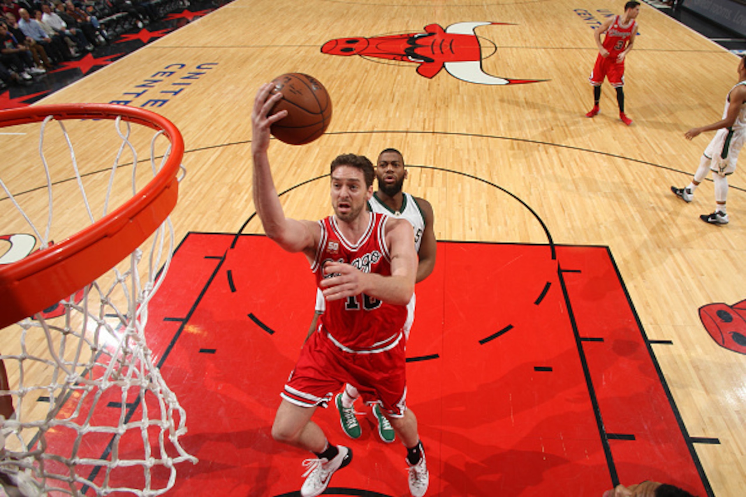 CHICAGO, IL - MARCH 7:  Pau Gasol #16 of the Chicago Bulls drives to the basket against the Milwaukee Bucks during the NBA game on March 7, 2016 at the United Center in Chicago, Illinois. NOTE TO USER: User expressly acknowledges and agrees that, by downl