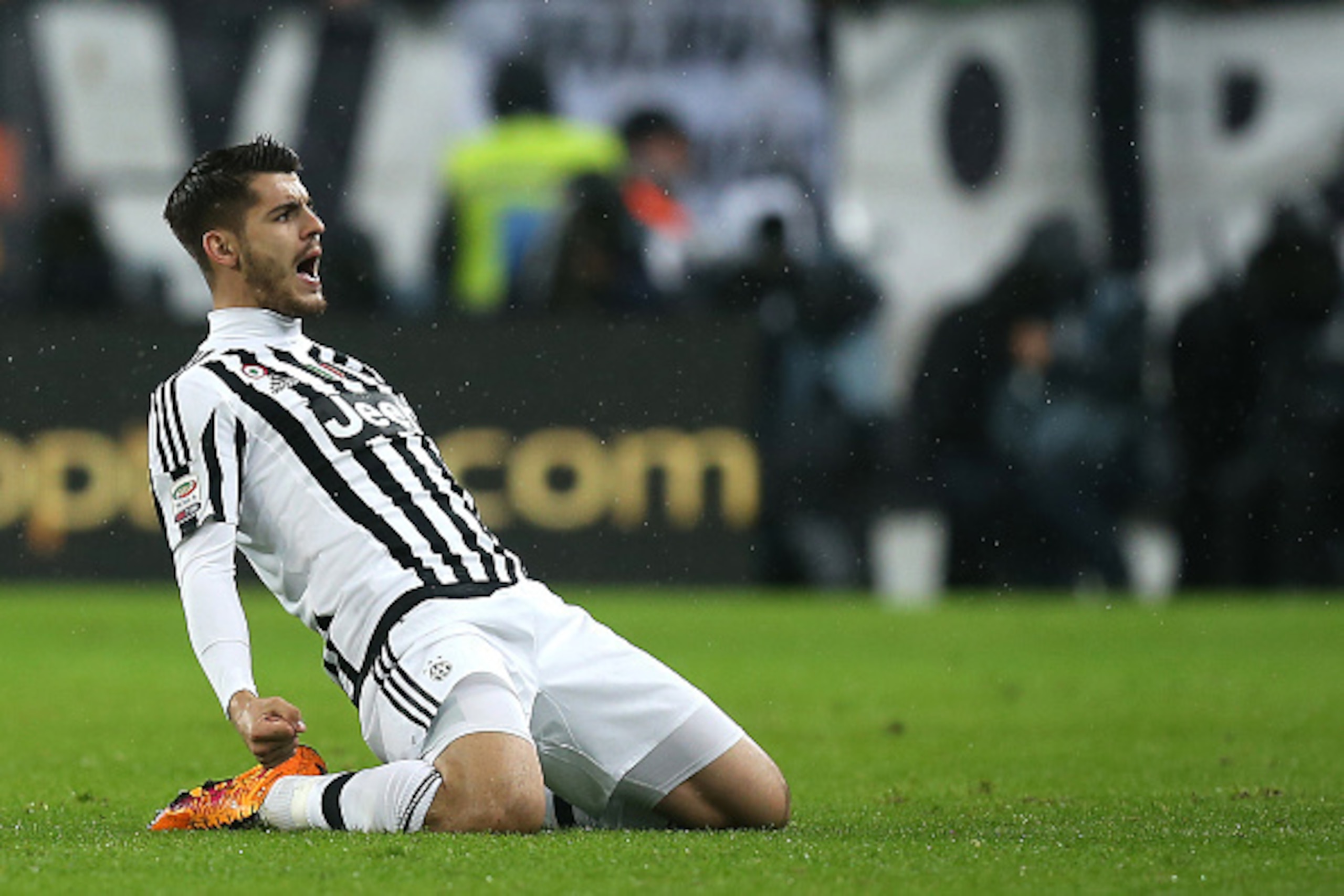 Juventus' Spanish forward Alvaro Morata celebrates after scoring during the Italian Serie A football match Juventus Vs Inter Milan on February 28, 2016 at the 'Juventus Stadium' in Turin. / AFP / MARCO BERTORELLO (Photo credit should read MARCO Juventus' Spanish forward Alvaro Morata celebrates after scoring during the Italian Serie A football match Juventus Vs Inter Milan on February 28, 2016 at the 'Juventus Stadium' in Turin. / AFP / MARCO BERTORELLO (Photo credit should read MARCO