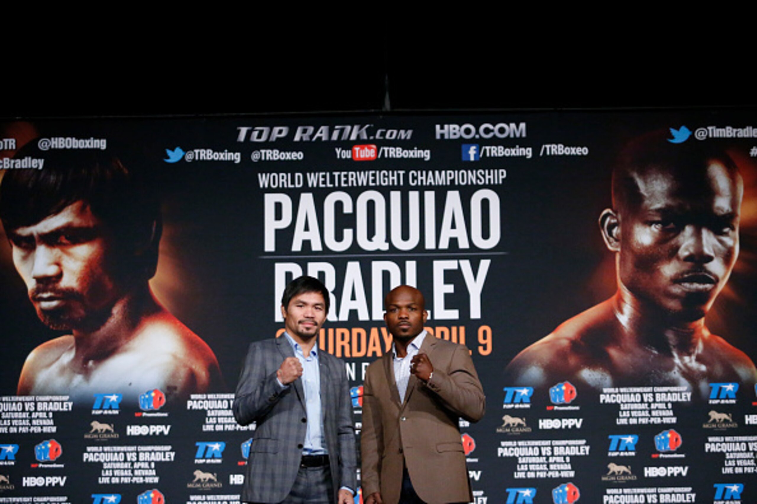 Boxers Manny Pacquiao (L) and Timothy Bradley pose for a picture as they attend a press conference at Madison Square Garden in New York on January 21, 2015, to announce their 12-round welterweight championship fight on April 9 in las Vegas / AFP / KENA BE