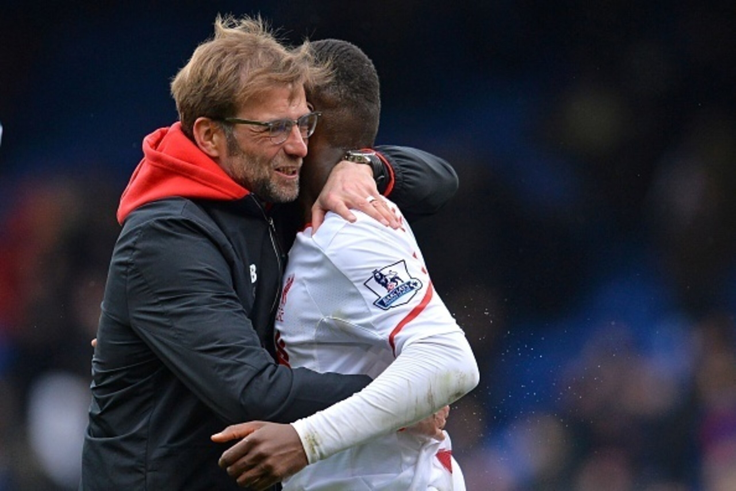 Liverpool's German manager Jurgen Klopp (L) congratulates Liverpool's Zaire-born Belgian striker Christian Benteke after the English Premier League football match between Crystal Palace and Liverpool at Selhurst Park in south London on March 6, 2016.
Live