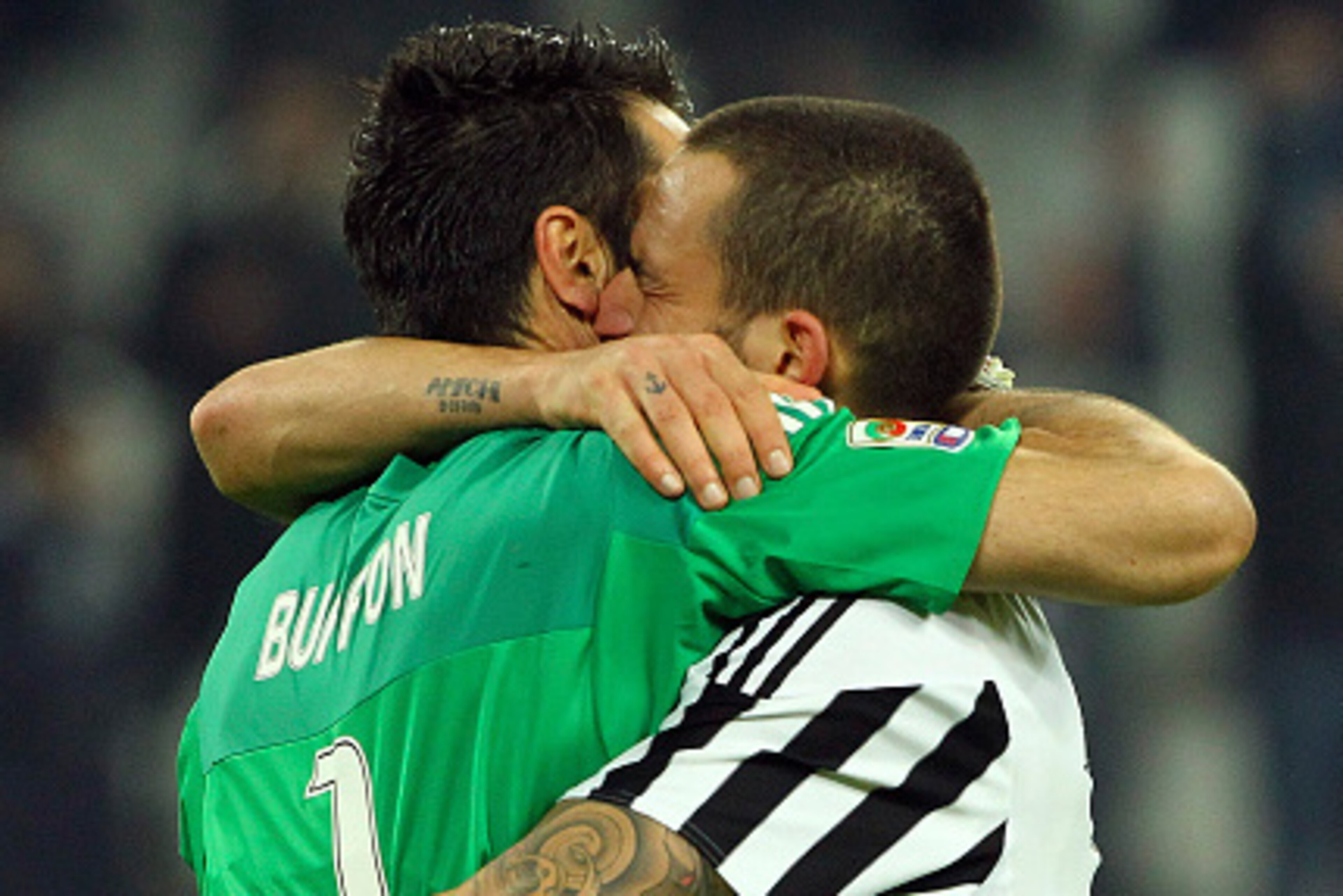 TURIN, ITALY - DECEMBER 13:  Gianluigi Buffon of Juventus FC embraces his team-mate Leonardo Bonucci during the Serie A match betweeen Juventus FC and ACF Fiorentina at Juventus Arena on December 13, 2015 in Turin, Italy.  (Photo by Marco Luzzani/Getty Im