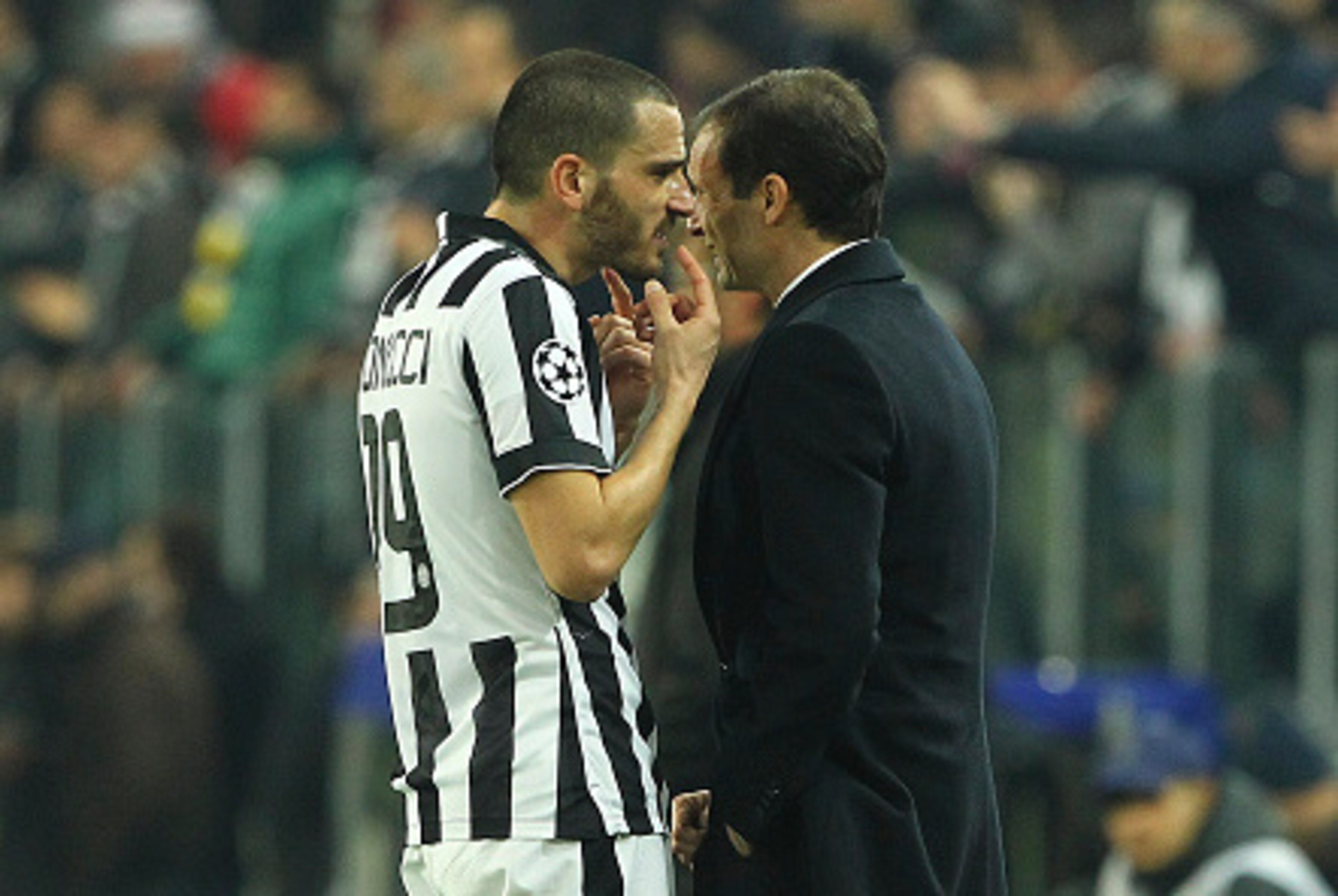 TURIN, ITALY - FEBRUARY 24:  Juventus FC coach Massimiliano Allegri speaks to  his player Leonardo Bonucci during the UEFA Champions League Round of 16 match between Juventus and Borussia Dortmund at Juventus Arena on February 24, 2015 in Turin, Italy.  (
