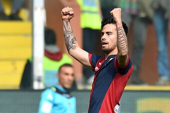 Fernandez Suso of Genoa celebrates after scoring a goal during the Serie A match between Genoa CFC and Frosinone Calcio at Stadio Luigi Ferraris on April 3, 2016 in Genoa, Italy.