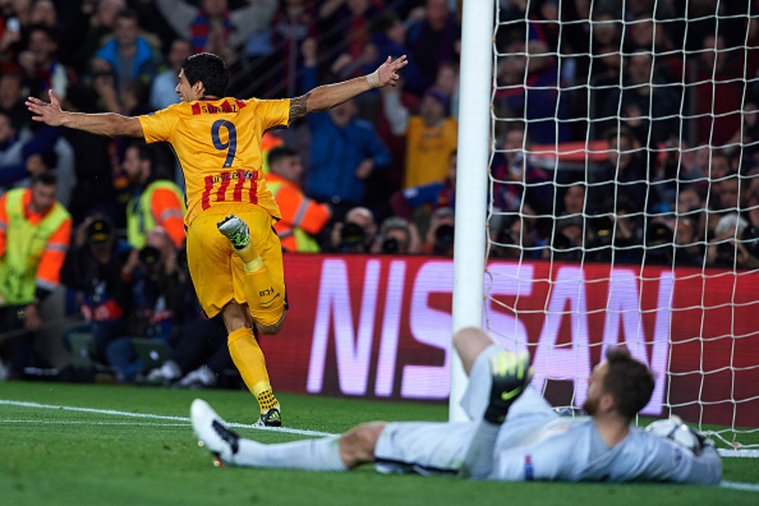 BARCELONA, SPAIN - APRIL 05:  Luis Suarez of Barcelona celebrates scoring his team's second goal during the UEFA Champions League Quarter Final first leg match between FC Barcelona and Atletico de Madrid at Camp Nou on April 5, 2016 in Barcelona, Spain.  