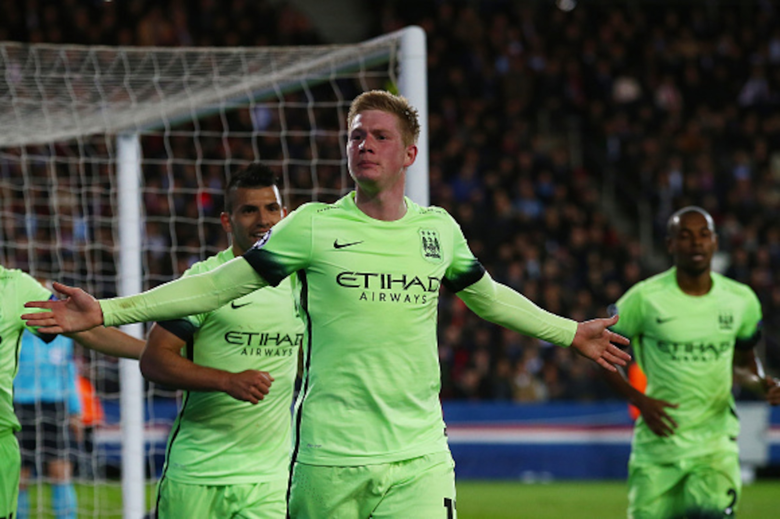 PARIS, FRANCE - APRIL 06:  Kevin de Bruyne of Manchester City celebrates scoring his team's first goal during the UEFA Champions League Quarter Final First Leg match between Paris Saint-Germain and Manchester City at Parc des Princes on April 6, 2016 in P