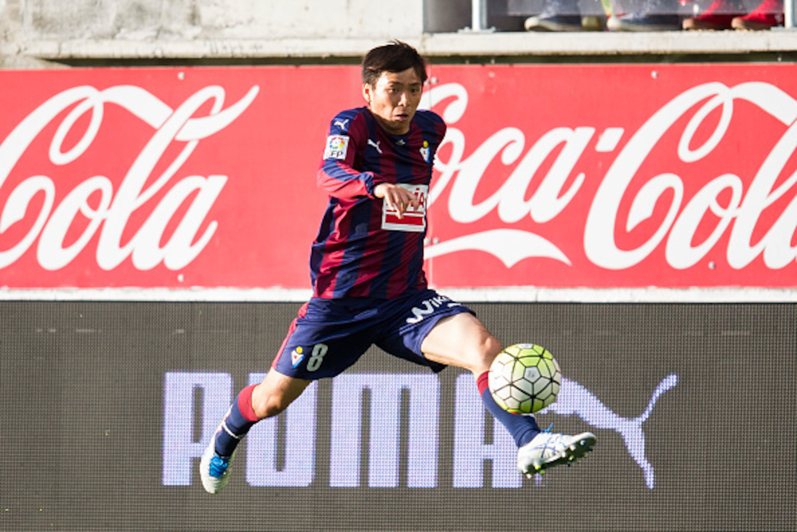 EIBAR, SPAIN - APRIL 03: Takashi Inui of SD Eibar controls the ball during the La Liga match between SD Eibar and Villarreal CF at Ipurua Municipal Stadium on April 3, 2016 in Eibar, Spain. (Photo by Juan Manuel Serrano Arce/Getty Images) EIBAR, SPAIN - APRIL 03: Takashi Inui of SD Eibar controls the ball during the La Liga match between SD Eibar and Villarreal CF at Ipurua Municipal Stadium on April 3, 2016 in Eibar, Spain. (Photo by Juan Manuel Serrano Arce/Getty Images)