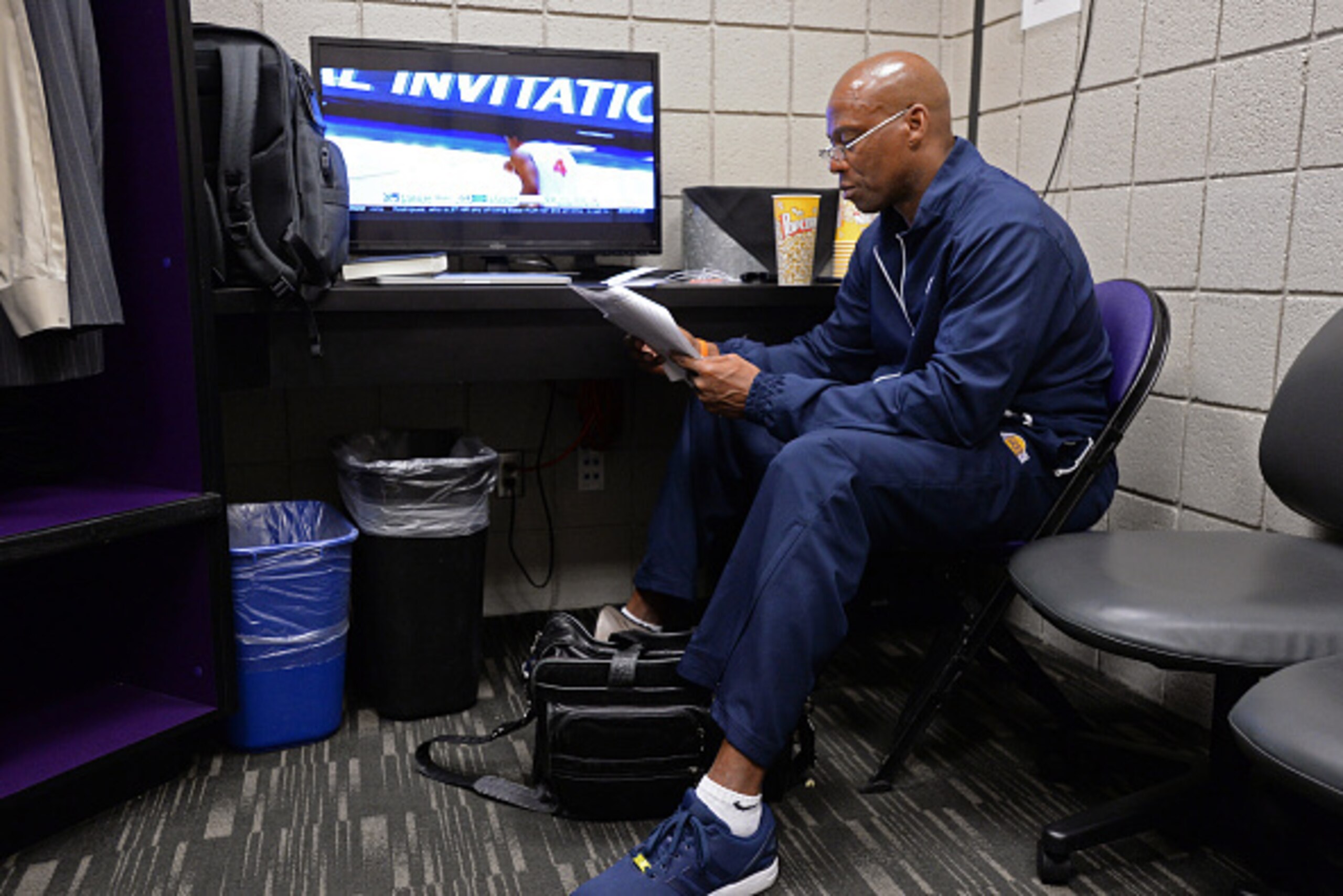 PHOENIX, AZ - MARCH 23: Byron Scott of the Los Angeles Lakers gets ready before the game against the Phoenix Suns at Talking Stick Resort Arena on March 23, 2016 in Phoenix Arizona. NOTE TO USER: User expressly acknowledges and agrees that, by downloadin PHOENIX, AZ - MARCH 23: Byron Scott of the Los Angeles Lakers gets ready before the game against the Phoenix Suns at Talking Stick Resort Arena on March 23, 2016 in Phoenix Arizona. NOTE TO USER: User expressly acknowledges and agrees that, by downloadin