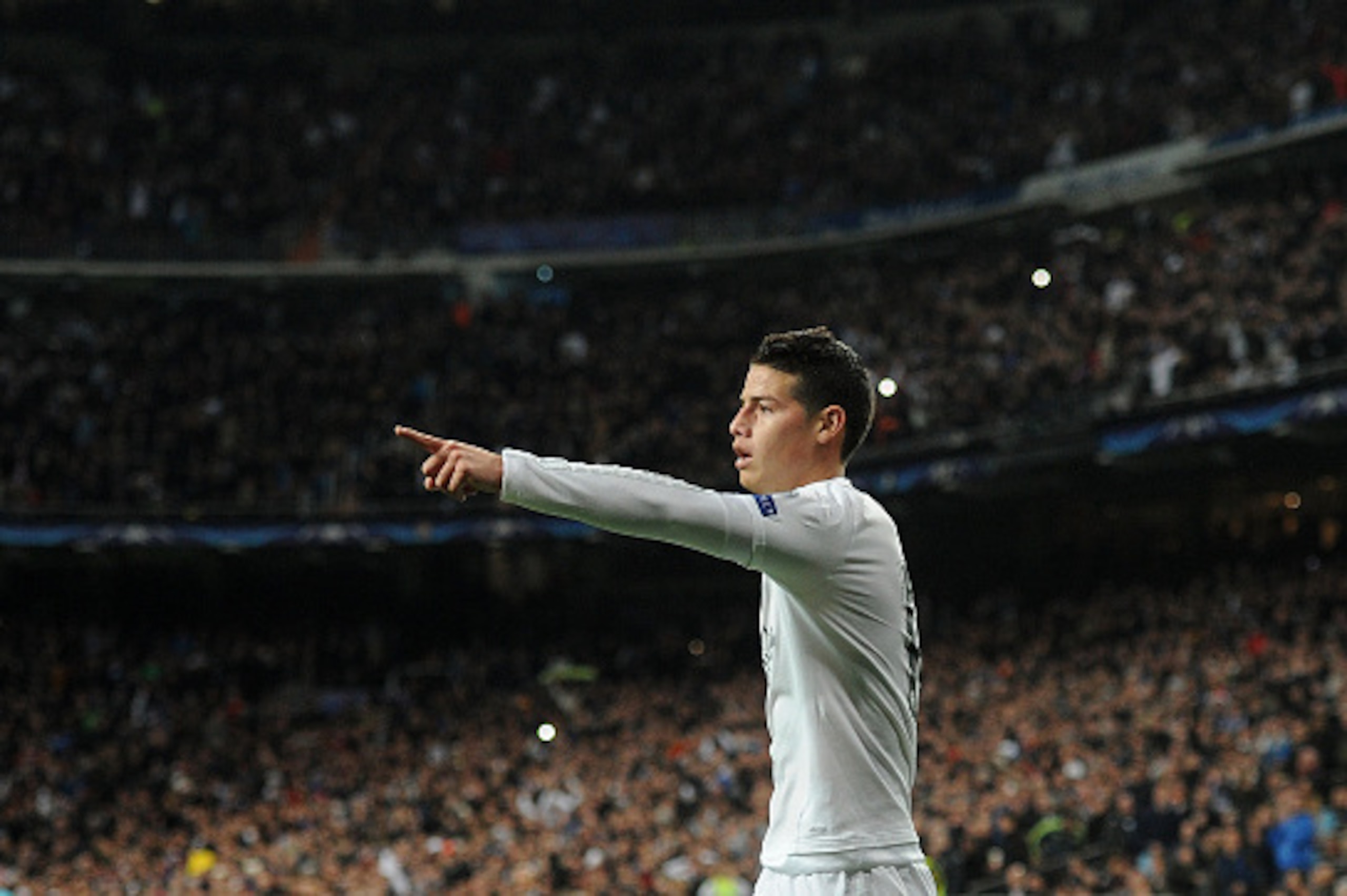 MADRID, SPAIN - MARCH 08:  James Rodriguez of Real Madrid celebrates after scoring Real's 2nd goal during the UEFA Champions League Round of 16 Second Leg match between Real Madrid CF and AS Roma at Estadio Santiago Bernabeu on March 8, 2016 in Madrid, Sp