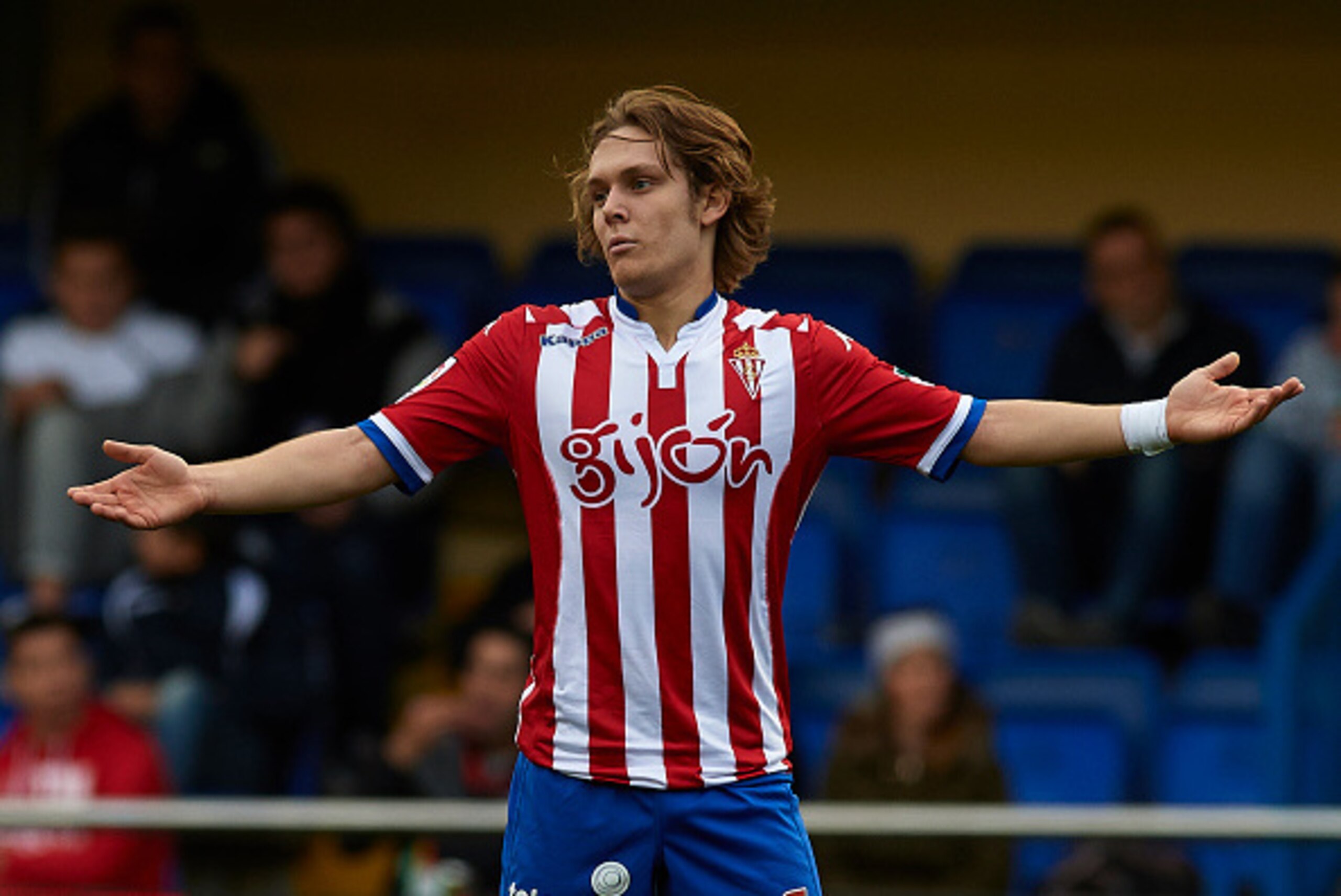 VILLARREAL, SPAIN - JANUARY 10:  Alen Halilovic of Sporting de Gijon reacts during the La Liga match between Villarreal CF and Real Sporting de Gijon at El Madrigal on January 10, 2016 in Villarreal, Spain.  (Photo by Manuel Queimadelos Alonso/Getty Image