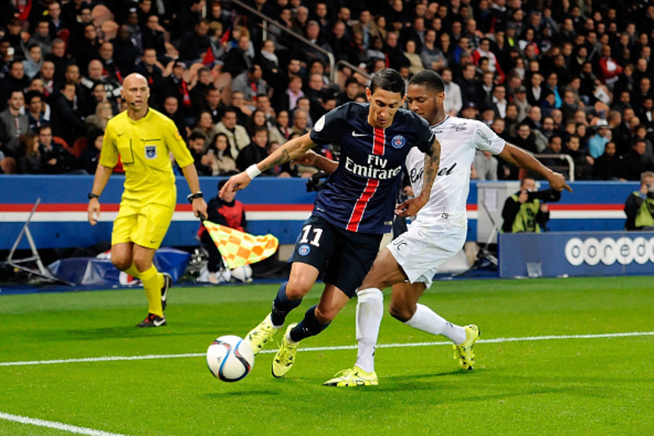 PARIS, FRANCE - SEPTEMBER 22:  Angel Di Maria of PSG in action during the Ligue 1 game between Paris Saint-Germain and EA Guingamp at Parc des Princes on September 22, 2015 in Paris, France.  (Photo by Aurelien Meunier/Getty Images)