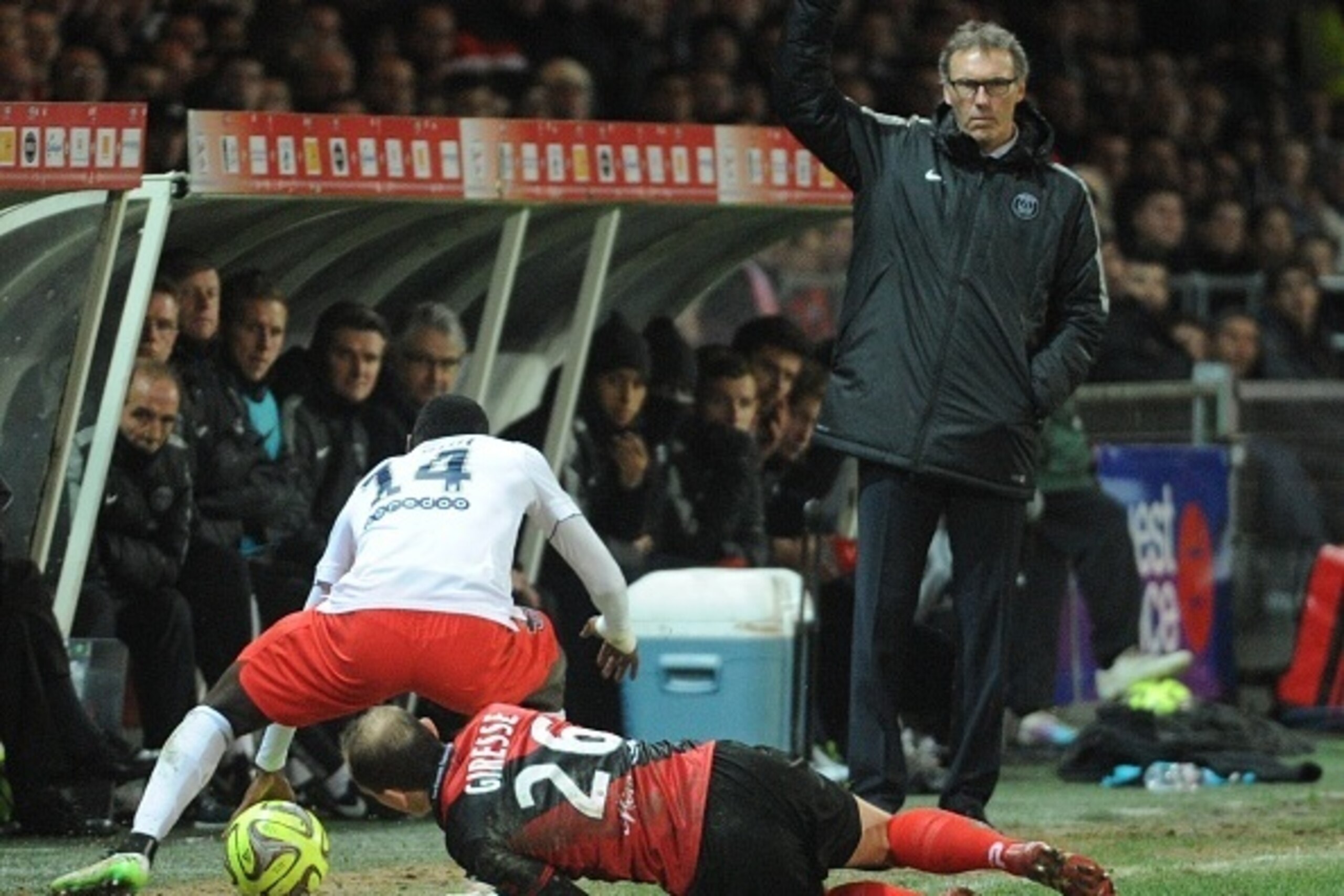 Paris Saint-Germain's French head coach Laurent Blanc  (R) reacts during the French L1 football match between EA Guingamp and Paris Saint-Germain (PSG), on December 14, 2014, at the Roudourou stadium, in Guingamp, western France. AFP PHOTO/ JEAN-FRANCOIS 