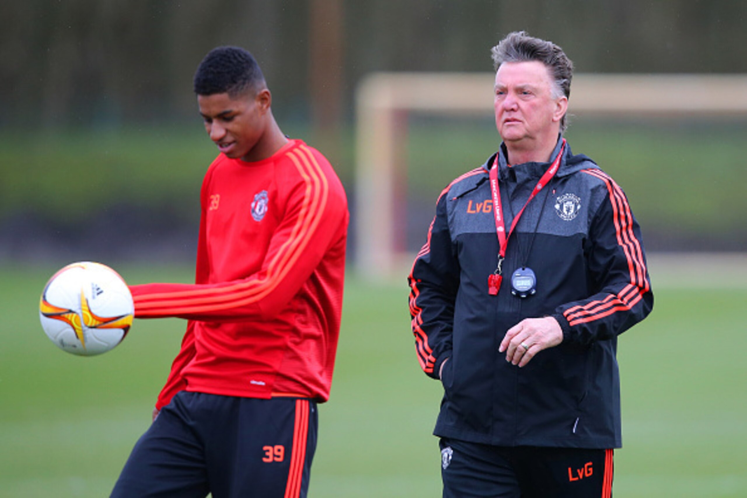 MANCHESTER, ENGLAND - MARCH 09:  Louis van Gaal, manager of Manchester Uniited watches Marcus Rashford of Manchester United during a training session ahead of the UEFA Europa League round of 16 first leg match between Liverpool and Manchester United at Ao