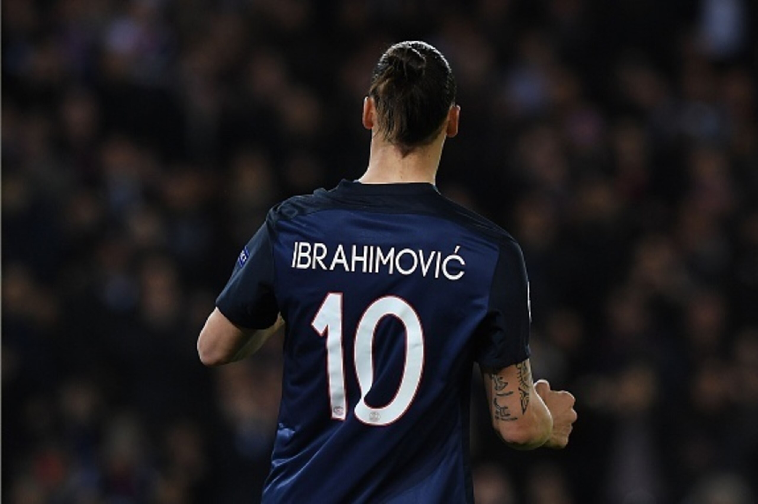 Paris Saint-Germain's Swedish forward Zlatan Ibrahimovic reacts to a missed shot during the UEFA Champions League quarter final football match between Paris Saint Germain (PSG) and Manchester City on April 6, 2016 at the Parc des Princes stadium in Paris.