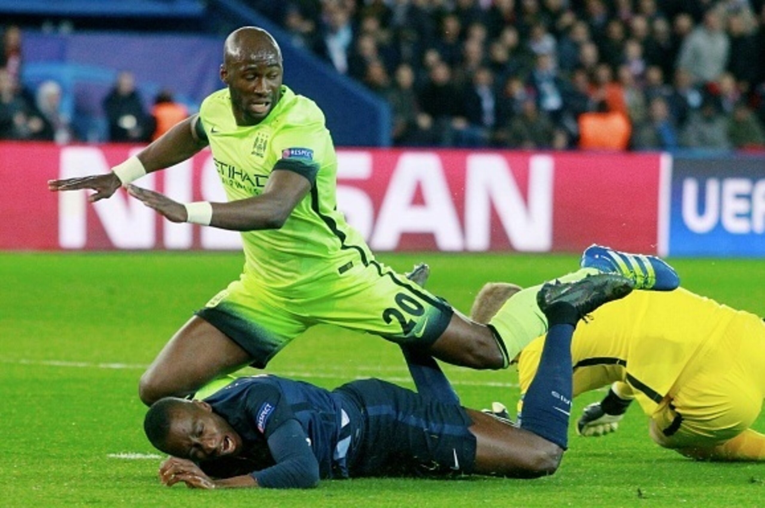 PARIS, FRANCE - APRIL 06:  Eliaquim Mangala of Manchester City FC tackle Blaise Matuidi of Paris Saint-Germain during the UEFA Champions League Quarter Final (first leg) between Paris Saint-Germain and Manchester City FC at Parc Des Princes on april 06, 2