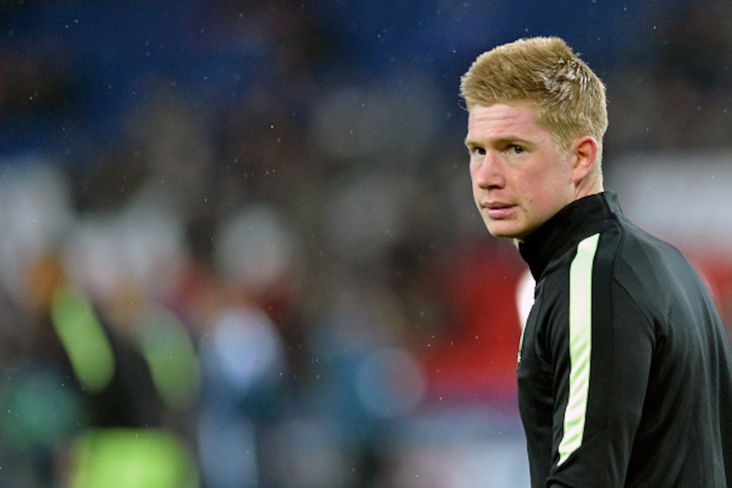PARIS, FRANCE - APRIL 06:  Kevin De Bruyne of Manchester City reacts during warmup before the UEFA Champions League Quarter Final first leg game between Paris Saint-Germain and Manchester City on April 6, 2016 in Paris, France.  (Photo by Aurelien Meunier