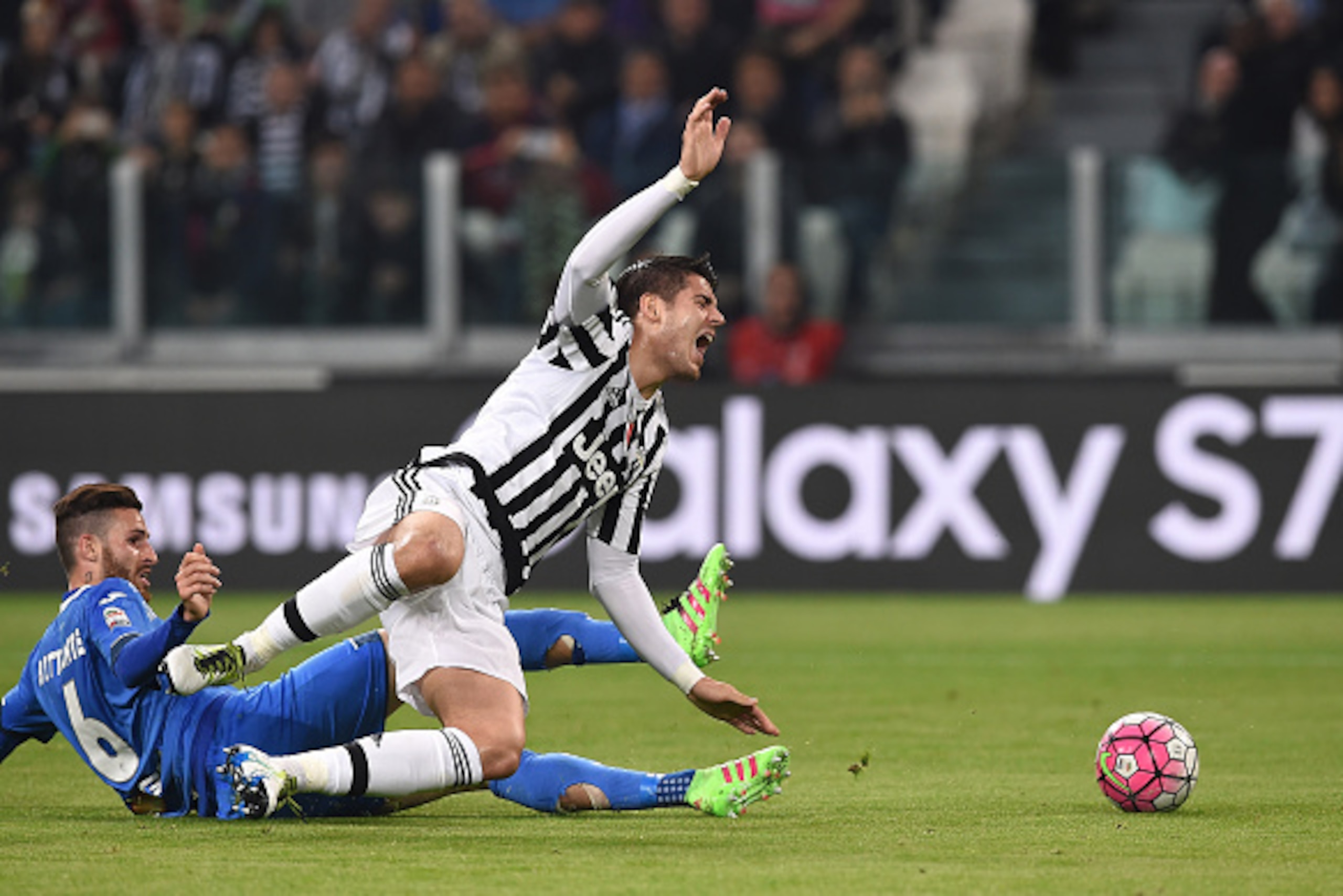 TURIN, ITALY - APRIL 02:  Alvaro Morata (R) of Juventus FC is tackled by Luca Bittante of Empoli FC during the Serie A match between Juventus FC and Empoli FC at Juventus Arena on April 2, 2016 in Turin, Italy.  (Photo by Valerio Pennicino/Getty Images)