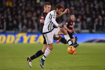 TURIN, ITALY - NOVEMBER 21:  Claudio Marchisio (R) of Juventus FC competes with Juraj Kucka of AC Milan during the Serie A match between Juventus FC and AC Milan at Juventus Arena on November 21, 2015 in Turin, Italy.  (Photo by Valerio Pennicino/Getty Im