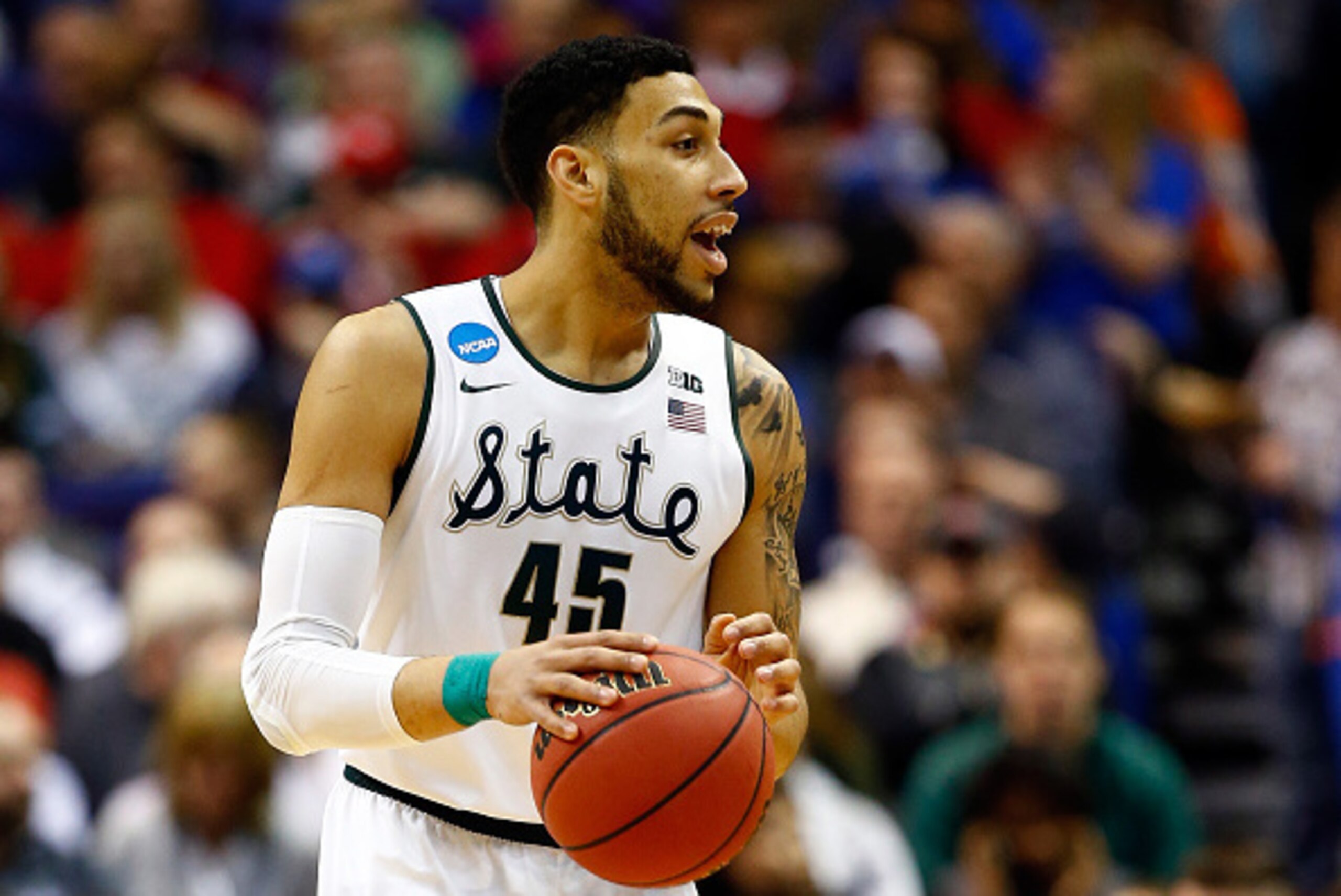 ST LOUIS, MO - MARCH 18: Denzel Valentine #45 of the Michigan State Spartans in action during the first round of the NCAA Basketball Tournament game against the Middle Tennessee Blue Raiders at Scottrade Center on March 18, 2016 in St Louis, Missouri. ( ST LOUIS, MO - MARCH 18: Denzel Valentine #45 of the Michigan State Spartans in action during the first round of the NCAA Basketball Tournament game against the Middle Tennessee Blue Raiders at Scottrade Center on March 18, 2016 in St Louis, Missouri. (