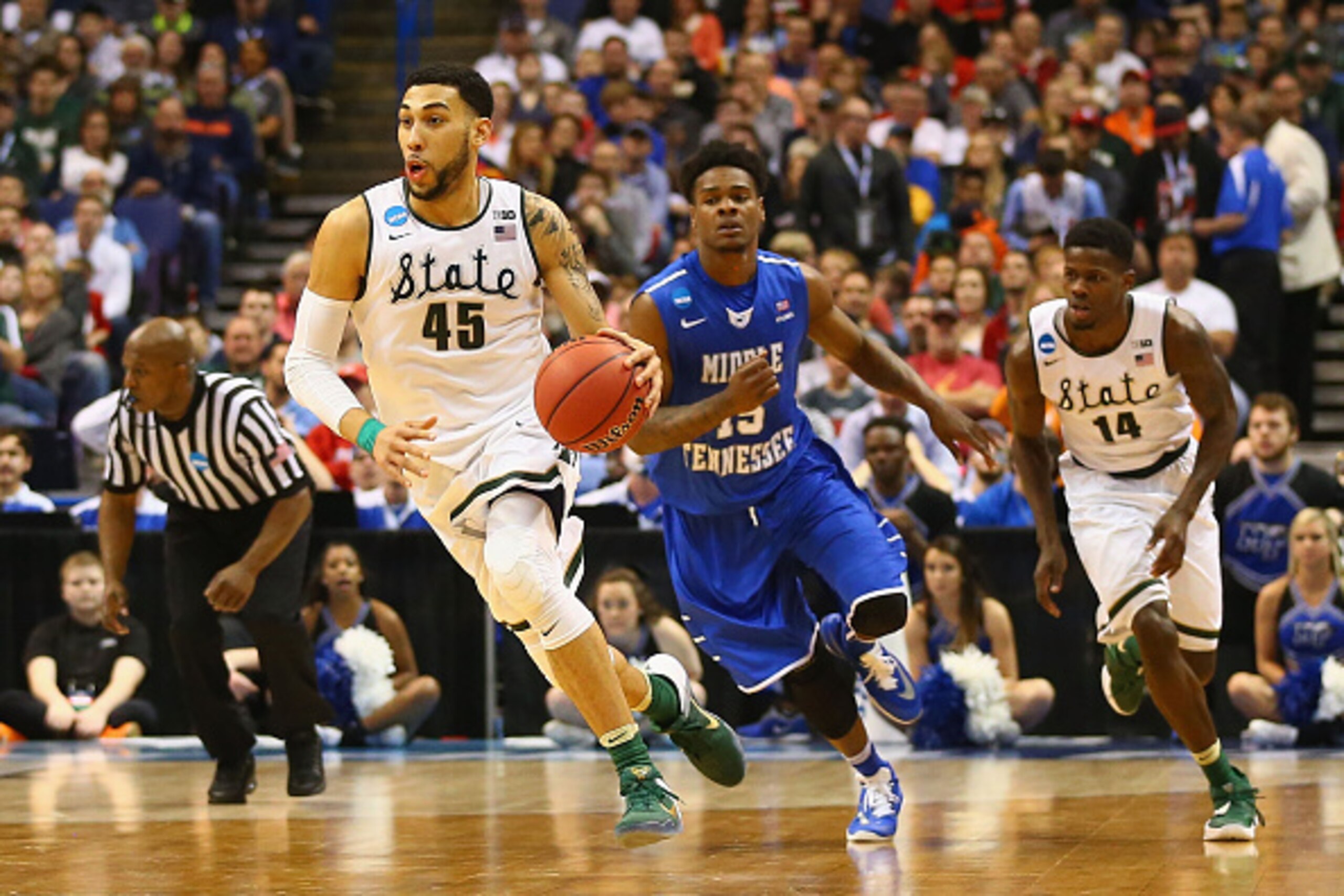 ST. LOUIS, MO - MARCH 18: Denzel Valentine #45 of the Michigan State Spartans carries the ball up the court against Adonis Foote #15 of the Middle Tennessee Blue Raiders during the first round of the NCAA Basketball Tournament at the Scottrade center on ST. LOUIS, MO - MARCH 18: Denzel Valentine #45 of the Michigan State Spartans carries the ball up the court against Adonis Foote #15 of the Middle Tennessee Blue Raiders during the first round of the NCAA Basketball Tournament at the Scottrade center on