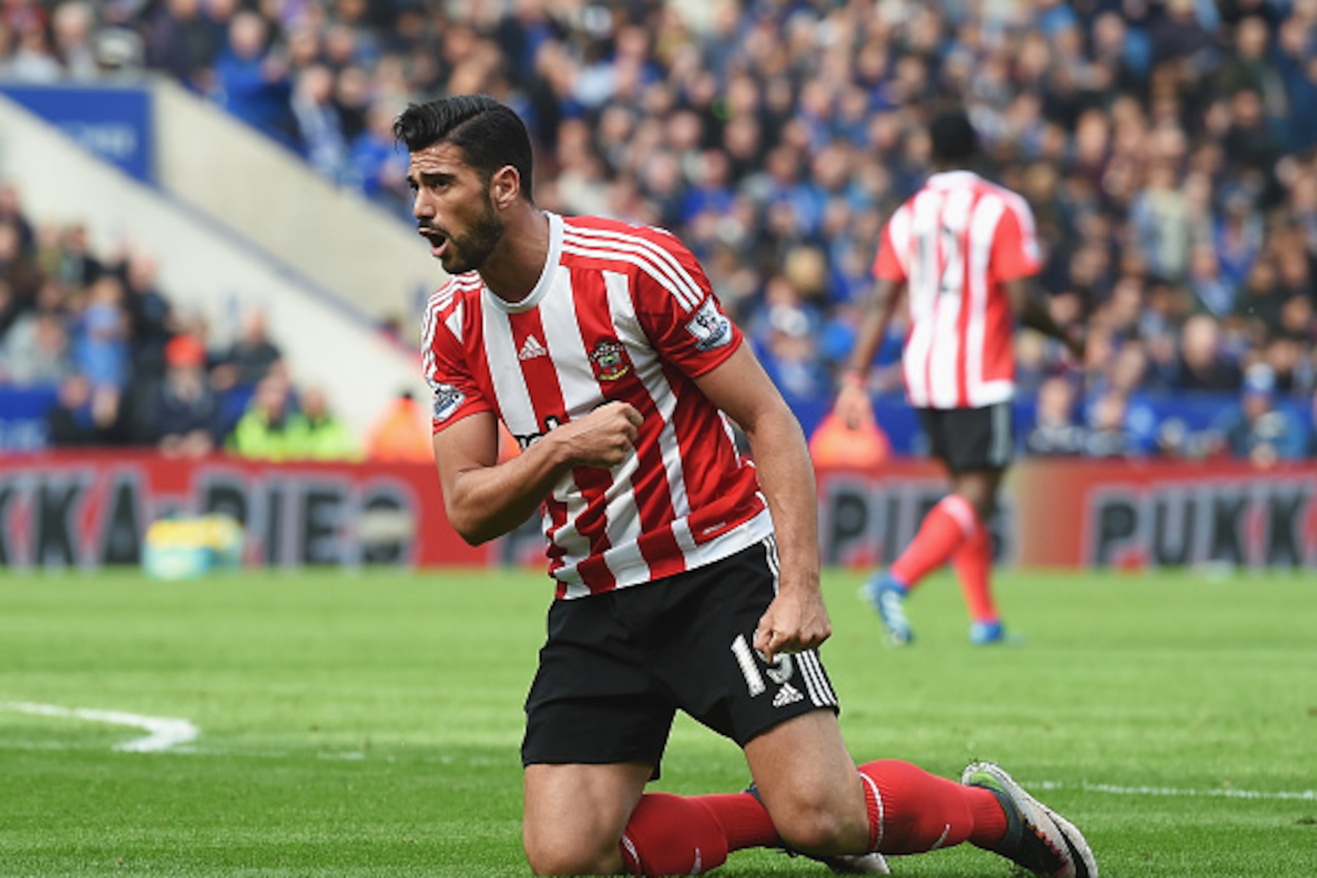 LEICESTER, ENGLAND - APRIL 03:  Graziano Pelle of Southampton reacts during the Barclays Premier League match between Leicester City and Southampton at The King Power Stadium on April 3, 2016 in Leicester, England.  (Photo by Michael Regan/Getty Images)