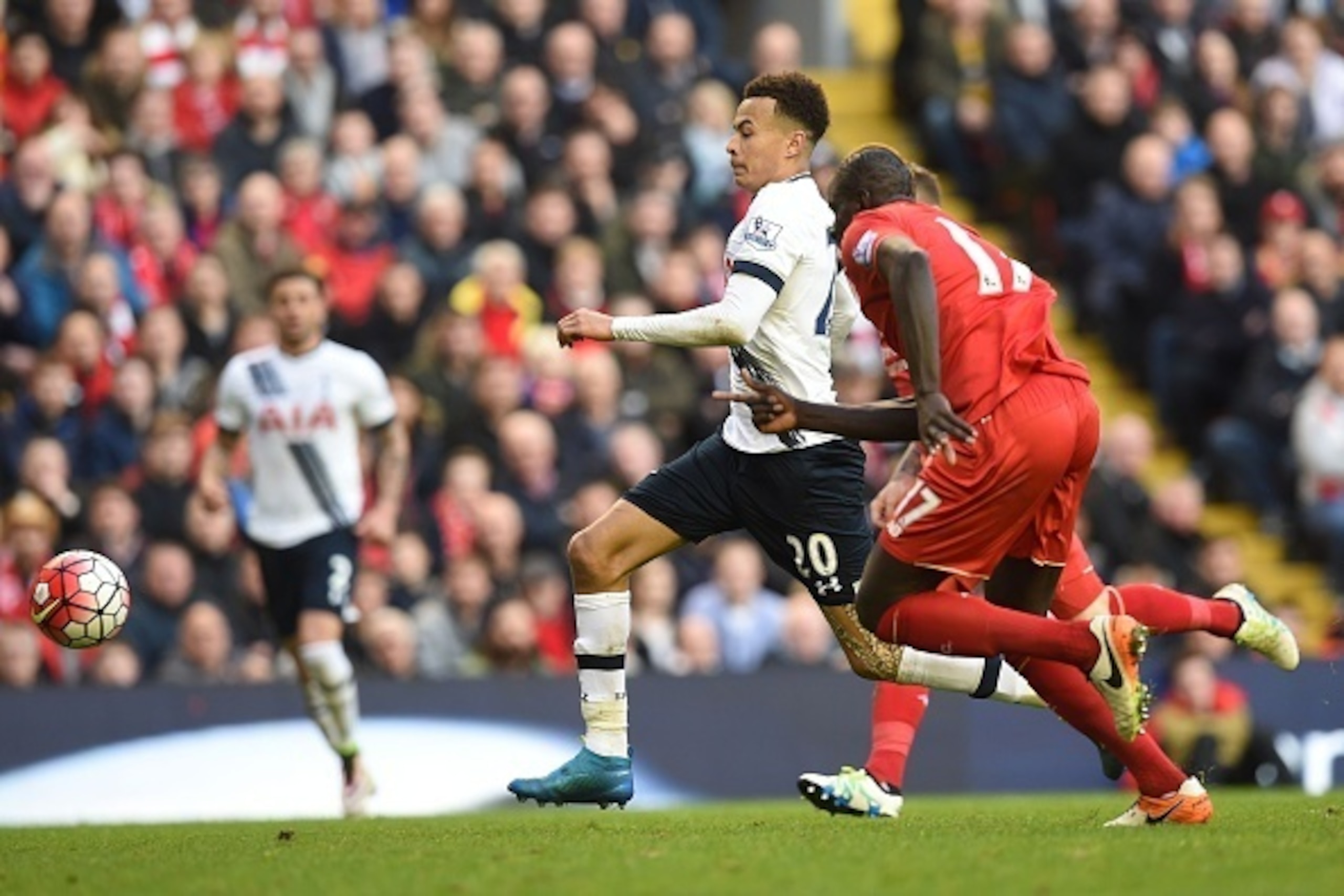 Tottenham Hotspur's English midfielder Dele Alli runs in on goal during the English Premier League football match between Liverpool and Tottenham Hotspur at Anfield in Liverpool, north west England on April 2, 2016. / AFP / Paul ELLIS / RESTRICTED TO EDIT