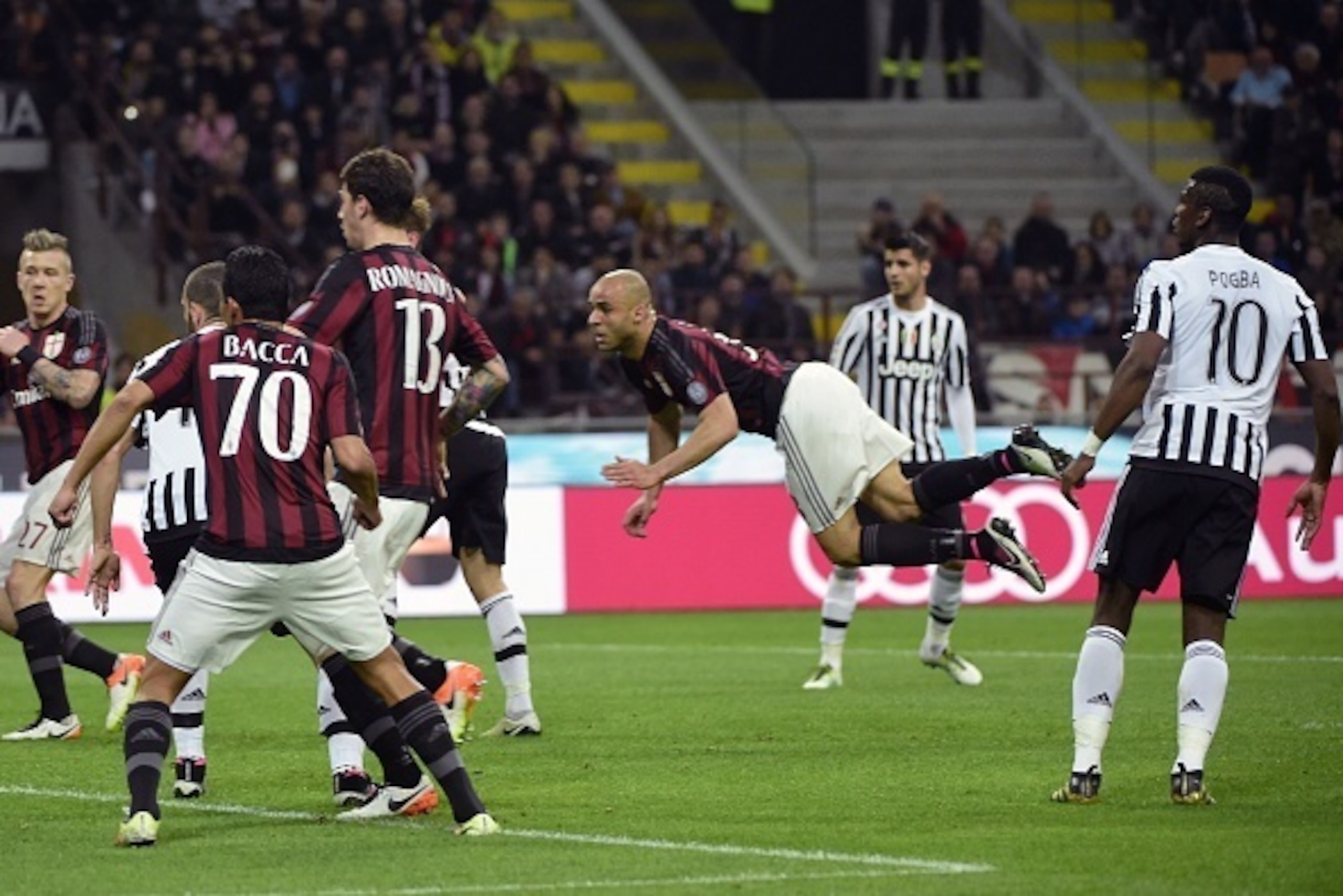 AC Milan's Brazilian defender Alex (C) scores a goal during the Italian Serie A football match between AC Milan and Juventus on April 9, 2016 at the San Siro Stadium stadium in Milan.  / AFP / OLIVIER MORIN        (Photo credit should read OLIVIER MORIN/A