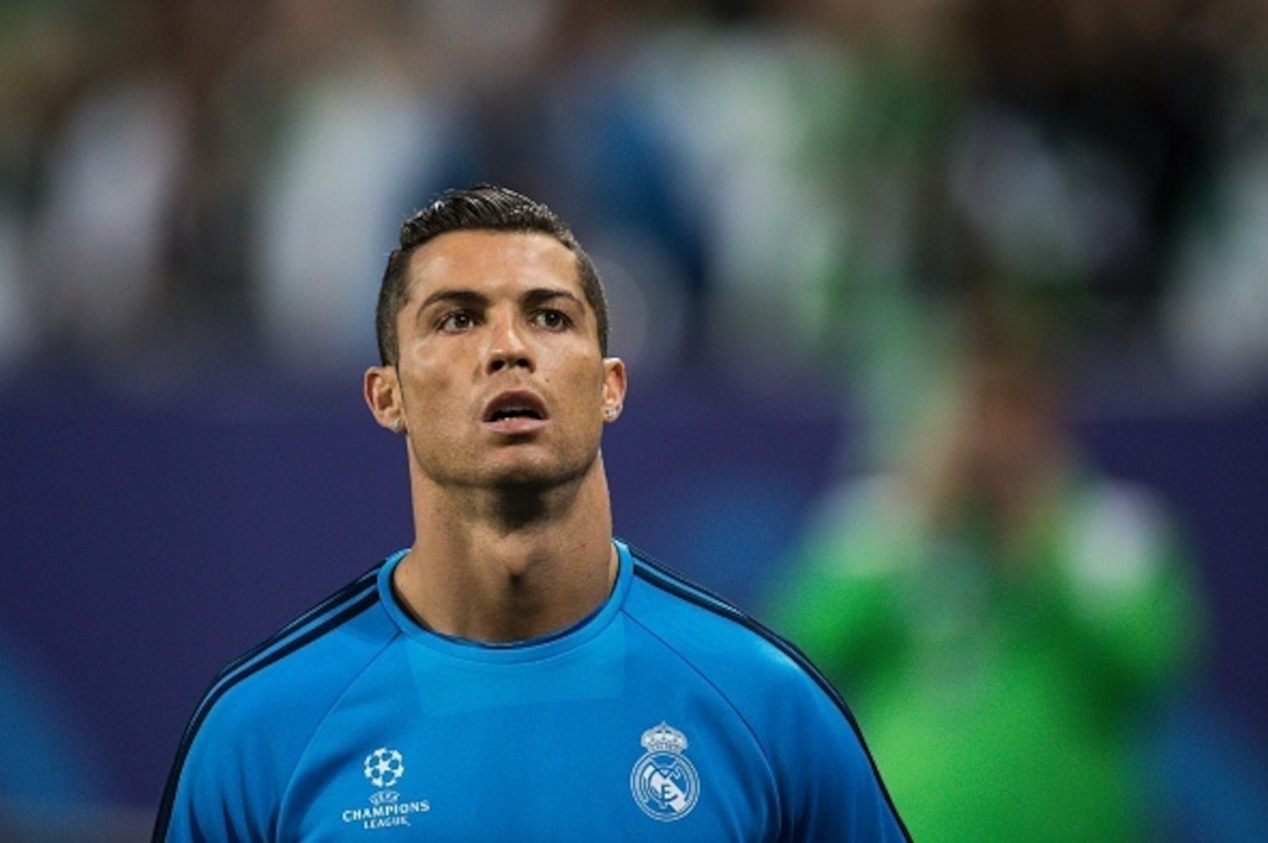 Real Madrid's Portuguese forward Cristiano Ronaldo is seen warming up prior to the UEFA Champions league quarter-final, first leg football match between Wolfsburg and Real Madrid in Wolfsburg on April 6, 2016. / AFP / ODD ANDERSEN        (Photo credit sho