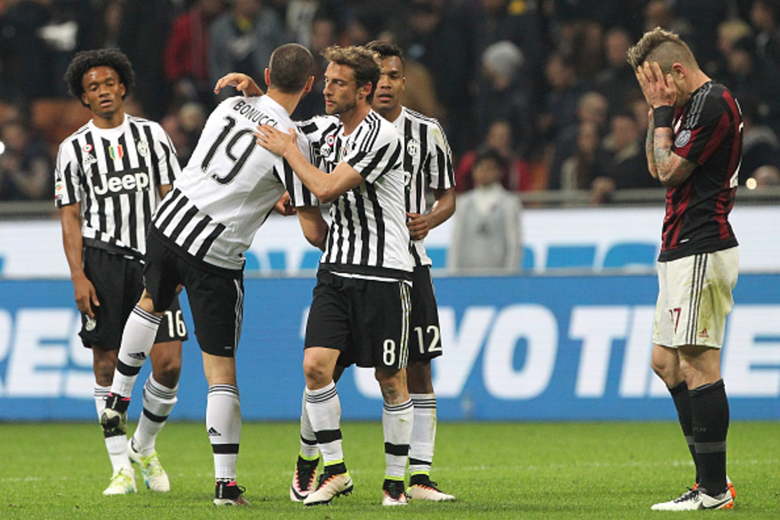 MILAN, ITALY - APRIL 09: Claudio Marchisio and Leonardo Bonucci #19 of Juventus FC celebrates a victory at the end of the Serie A match between AC Milan and Juventus FC at Stadio Giuseppe Meazza on April 9, 2016 in Milan, Italy. (Photo by Marco Luzzani/Ge
