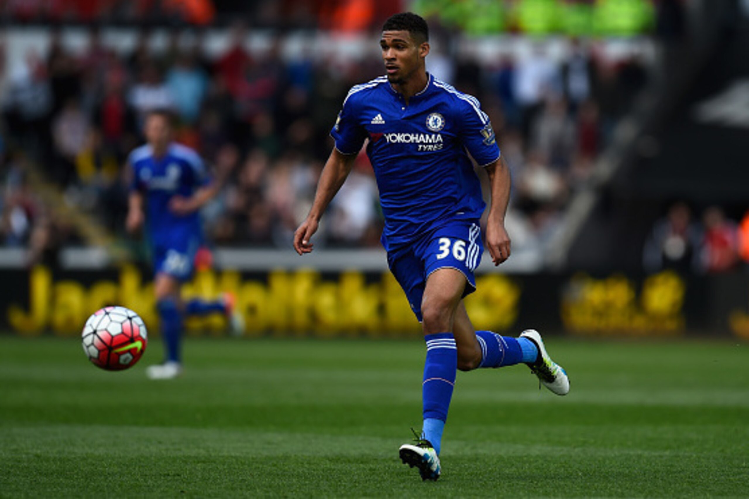 SWANSEA, WALES - APRIL 09:  Ruben Loftus-Cheek of Chelsea in action during the Barclays Premier League match between Swansea City and Chelsea at Liberty Stadium on April 9, 2016 in Swansea, Wales.  (Photo by Stu Forster/Getty Images)