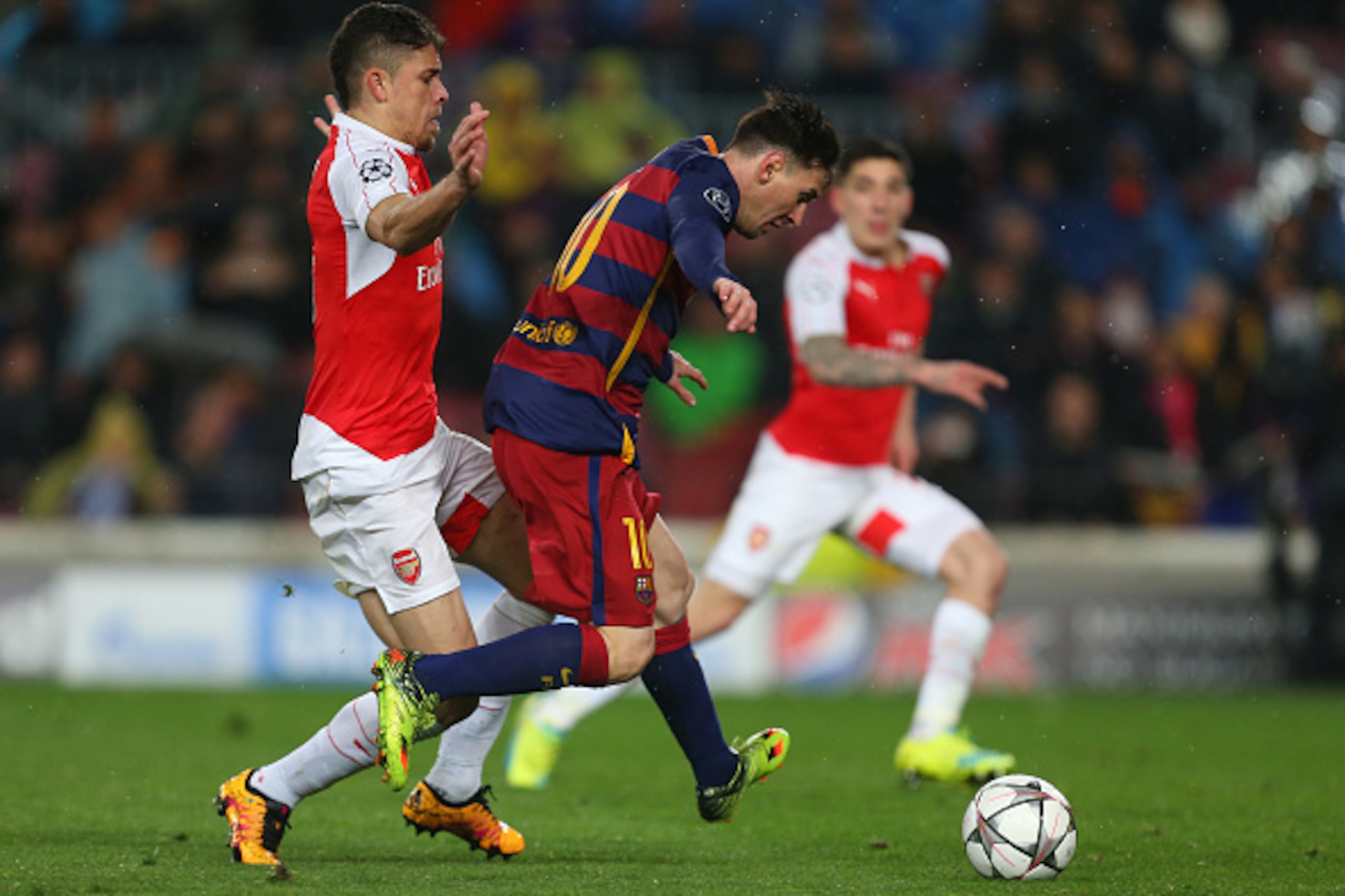 BARCELONA, SPAIN - MARCH 16: Lionel Messi of FC Barcelona and Gabriel Paulista of Arsenal during the UEFA Champions League match between FC Barcelona and Arsenal at Camp Nou on March 16, 2016 in Barcelona, Spain. (Photo by Catherine Ivill - AMA/Getty I BARCELONA, SPAIN - MARCH 16: Lionel Messi of FC Barcelona and Gabriel Paulista of Arsenal during the UEFA Champions League match between FC Barcelona and Arsenal at Camp Nou on March 16, 2016 in Barcelona, Spain. (Photo by Catherine Ivill - AMA/Getty I