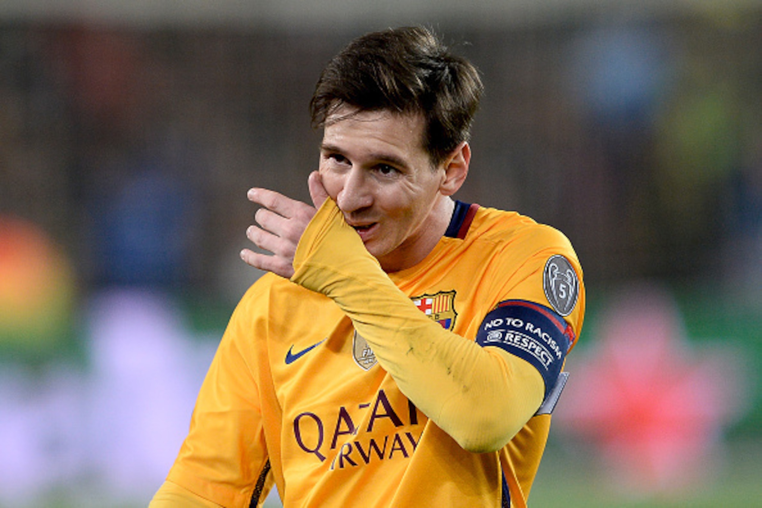 Barcelona's Argentinian forward Lionel Messi gestures during the UEFA Champions League quarter finals first leg football match FC Barcelona vs Atletico de Madrid at the Camp Nou stadium in Barcelona on April 5, 2016. / AFP / JOSEP LAGO (Photo credi Barcelona's Argentinian forward Lionel Messi gestures during the UEFA Champions League quarter finals first leg football match FC Barcelona vs Atletico de Madrid at the Camp Nou stadium in Barcelona on April 5, 2016. / AFP / JOSEP LAGO (Photo credi