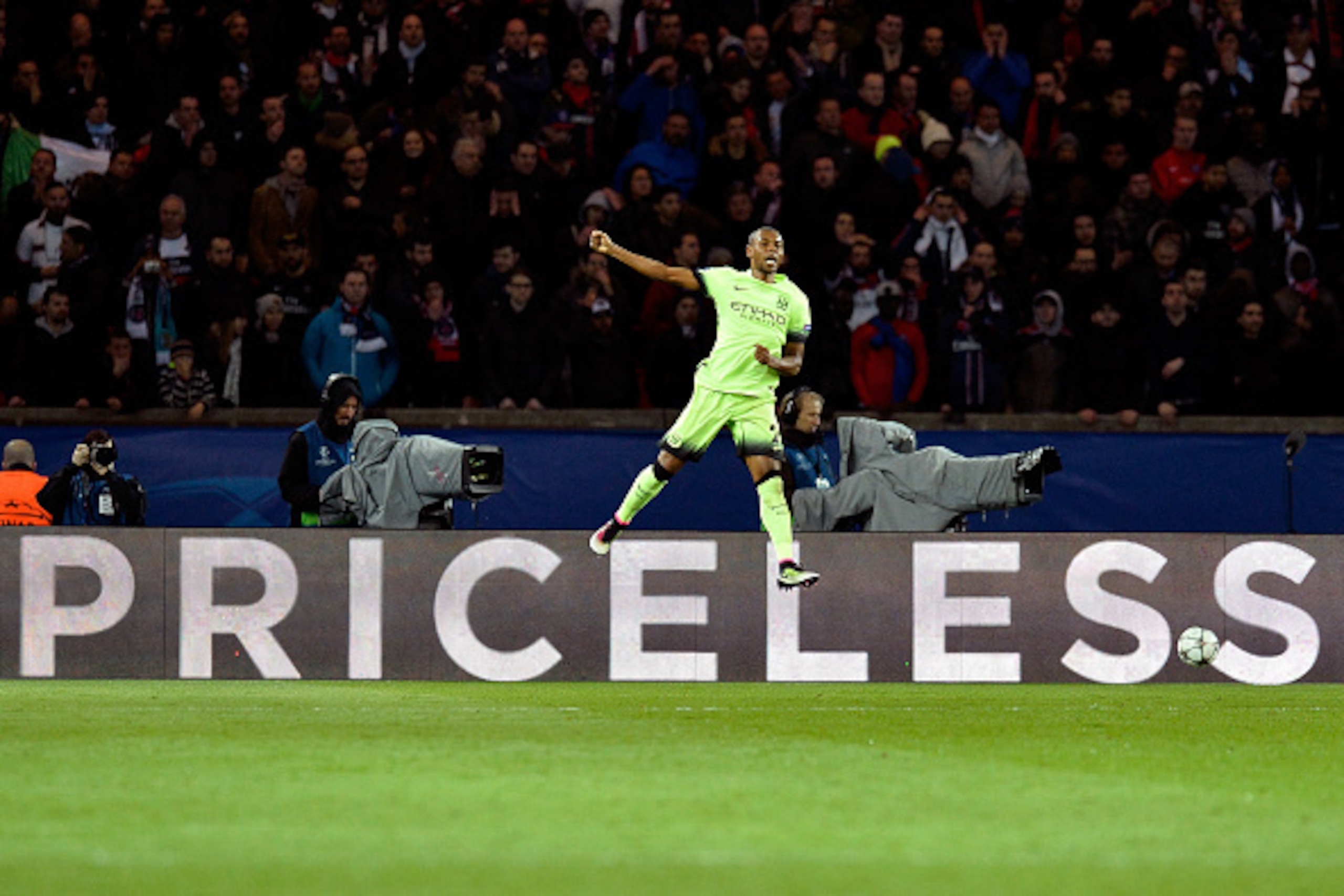 PARIS, FRANCE - APRIL 06:  Fernandinho of Manchester City reacts after scoring a goal during the UEFA Champions League Quarter Final first leg game between Paris Saint-Germain and Manchester City on April 6, 2016 in Paris, France.  (Photo by Aurelien Meun